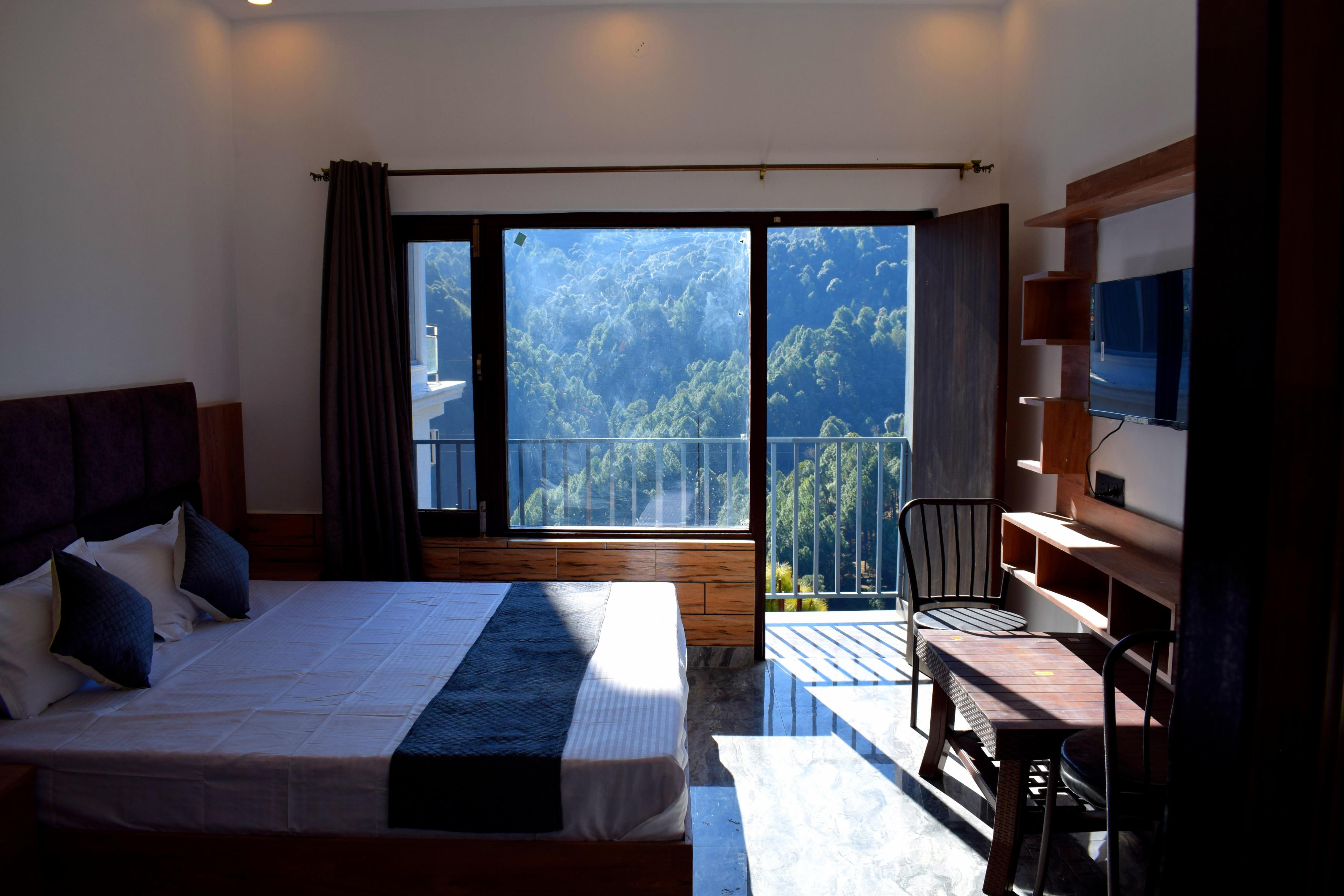 HOTEL BREEZEWOOD WONDERS Room Type - Deluxe Room With Balcony Mountain View HOTEL BREEZEWOOD WONDERS Room Type - Deluxe Room With Balcony Mountain View