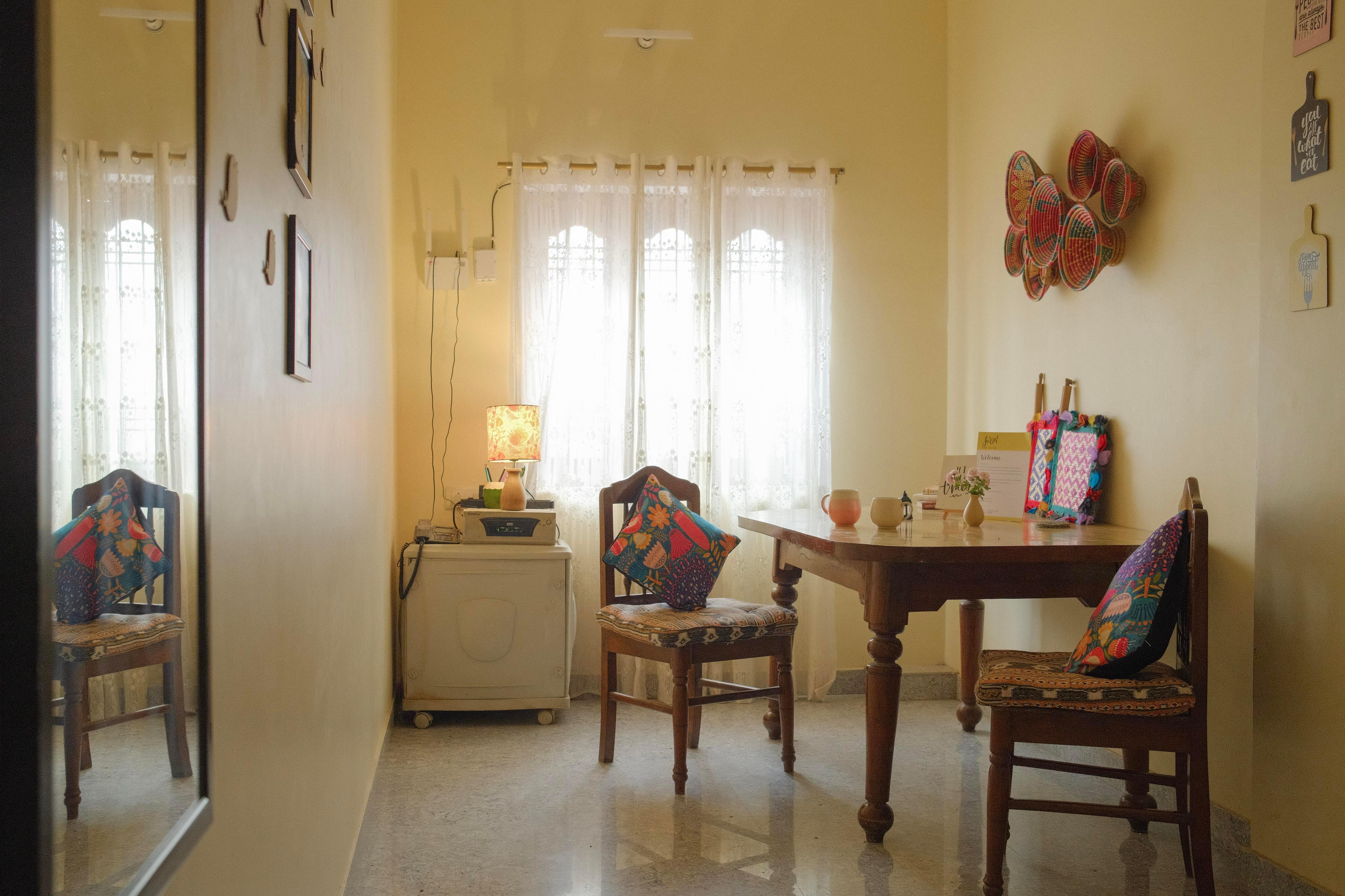 Cozy room in Sarnath with kitchen - Tap to explore photos