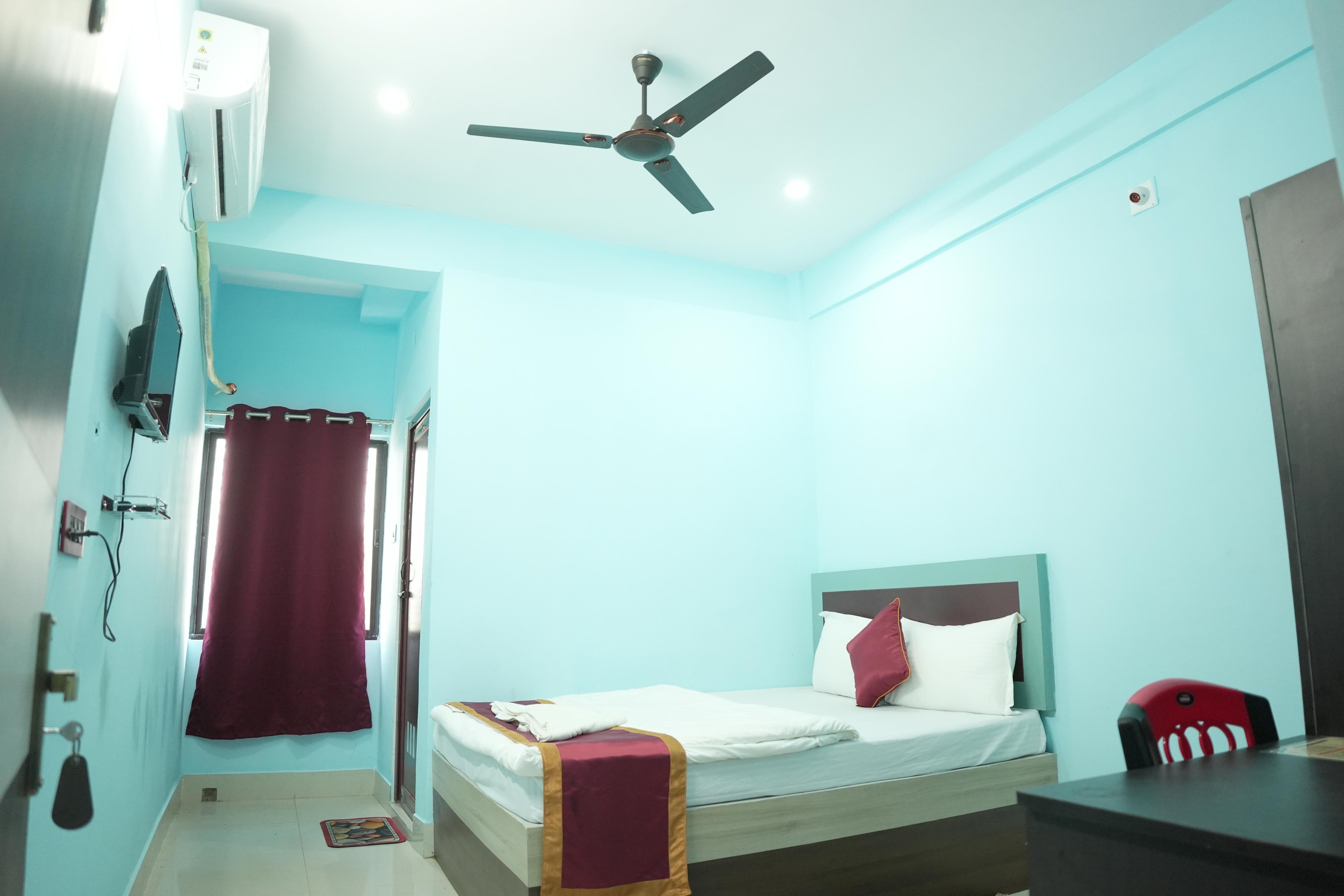 HOTEL SURYADEEP Room Type - AC DOUBLE STANDARD