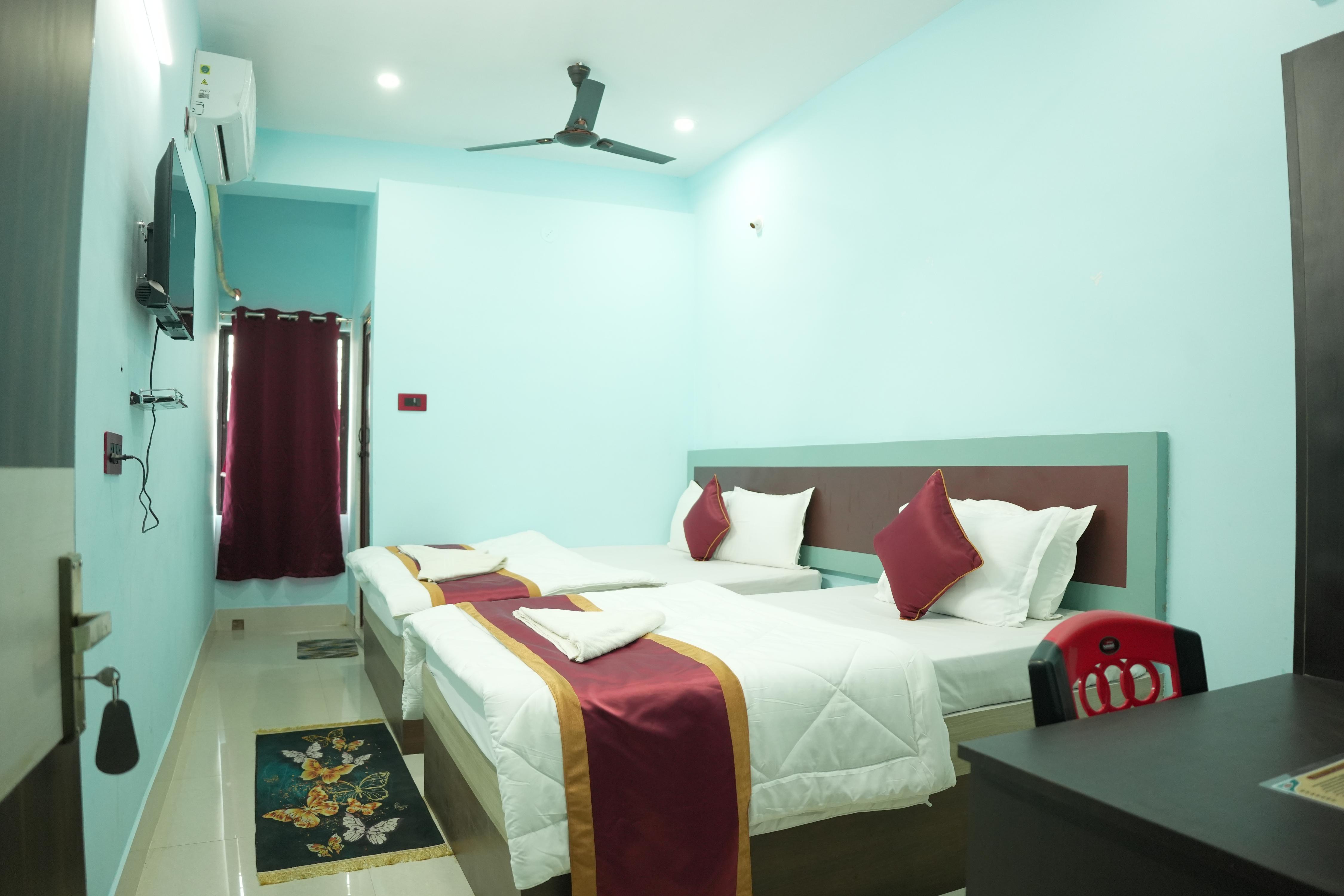 HOTEL SURYADEEP Room Type - AC TRIPPLE DELUX