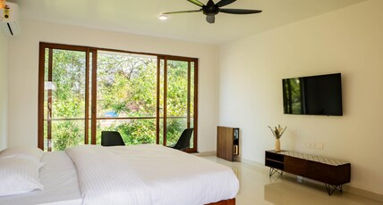 Mistral by the Sea Room Type - Deluxe Room with Greenery Views and Balcony on the First Floor