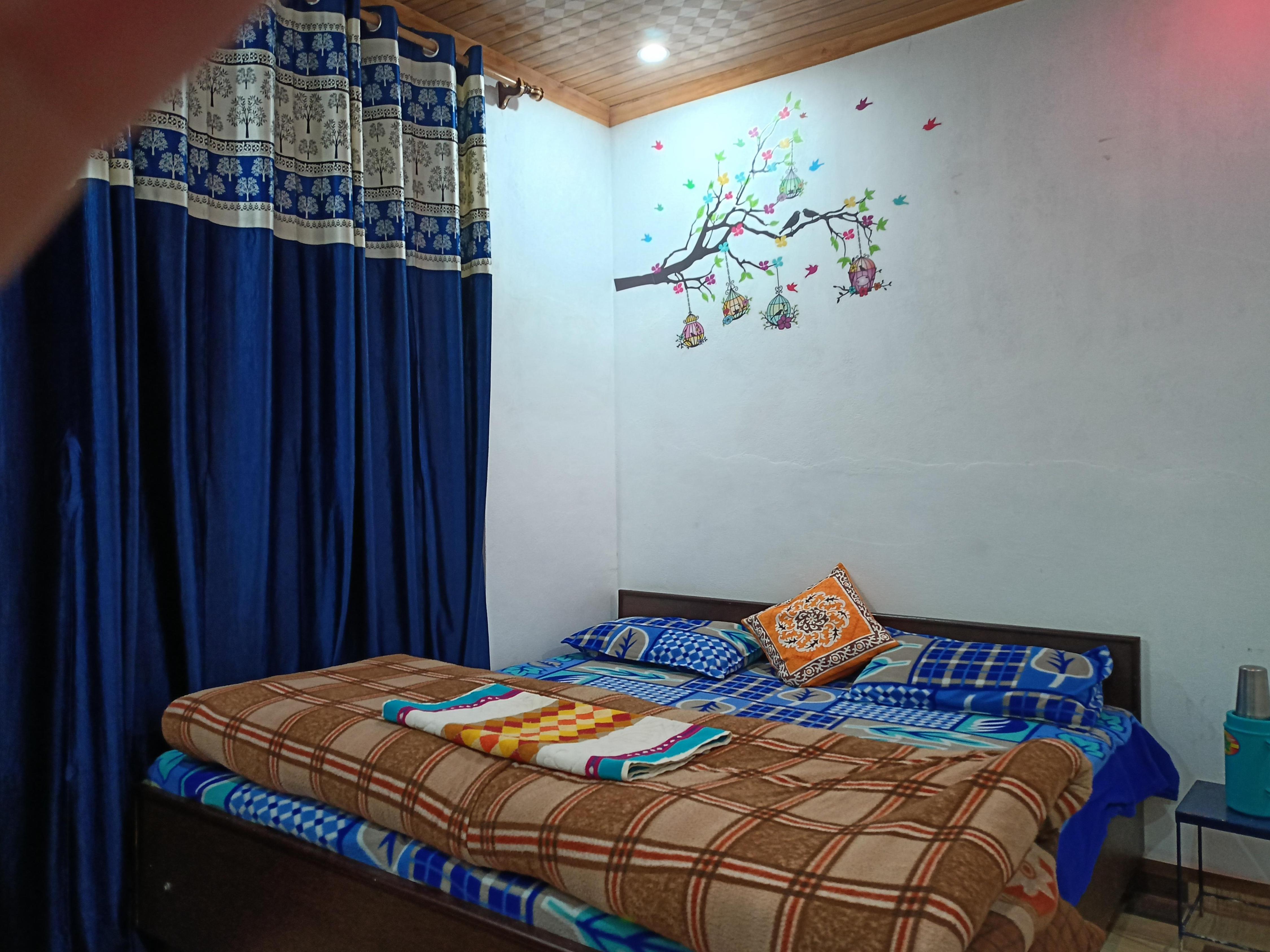 Anthal Paying GuestHouse Patnitop - Tap to explore photos