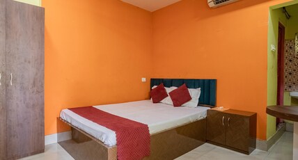 SK Lodge | 5min Walk From Airport Room Type - AC Deluxe Room With Free Wifi