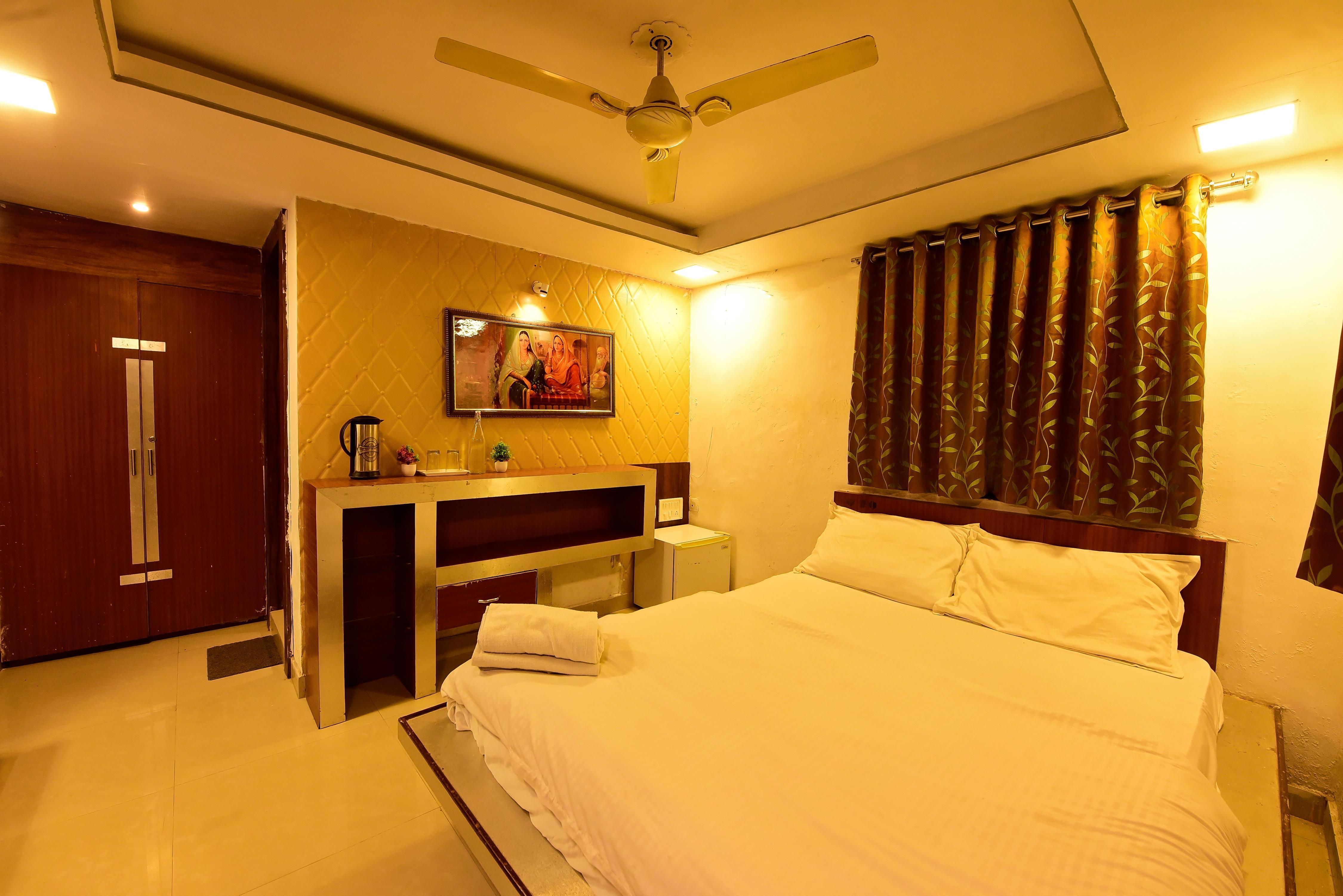 The Peach Tree Homestay Room Type - Standard Double Bed AC Room