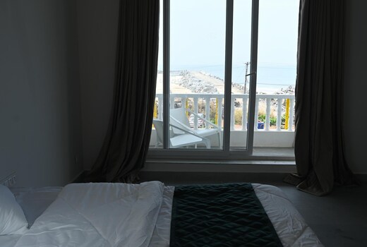 Neer By Monarch Stays