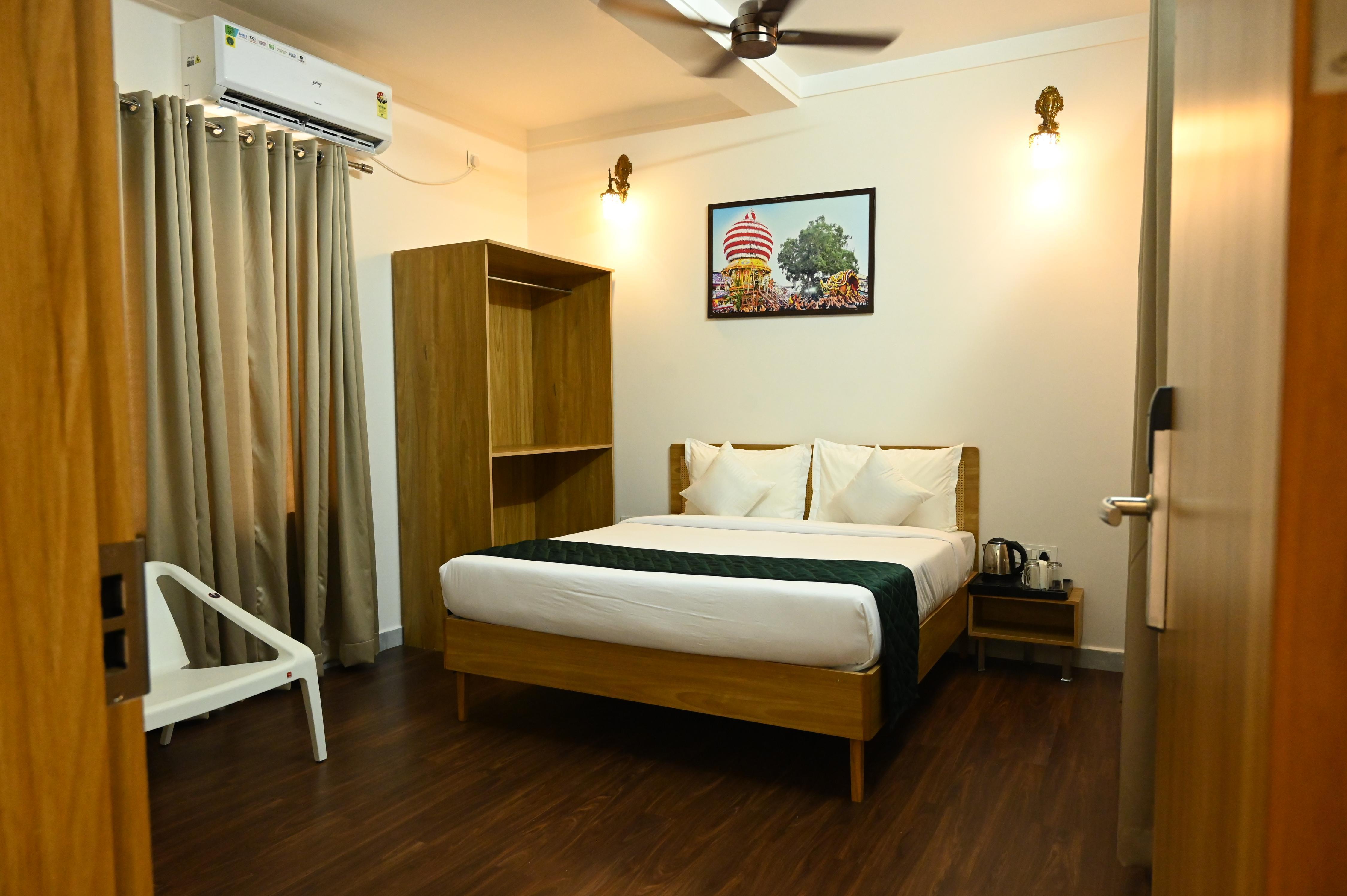 Neer By Monarch Stays Room Type - Deluxe AC Room,