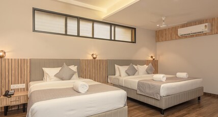 Hotel Shoolin Comforts Room Type - Superior Family Triple Bedroom