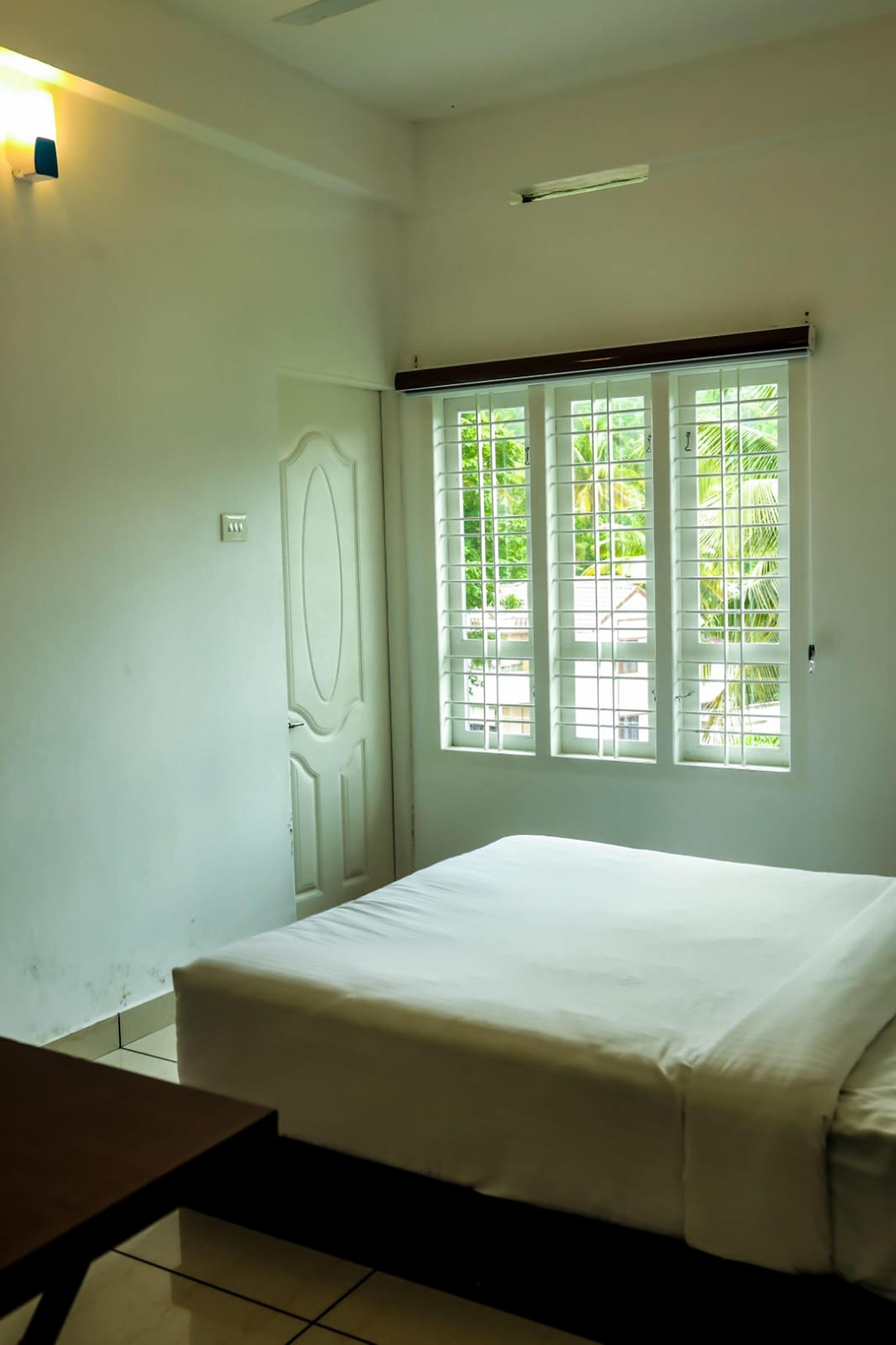Adonay Inn | Room in an apartment - Tap to explore photos