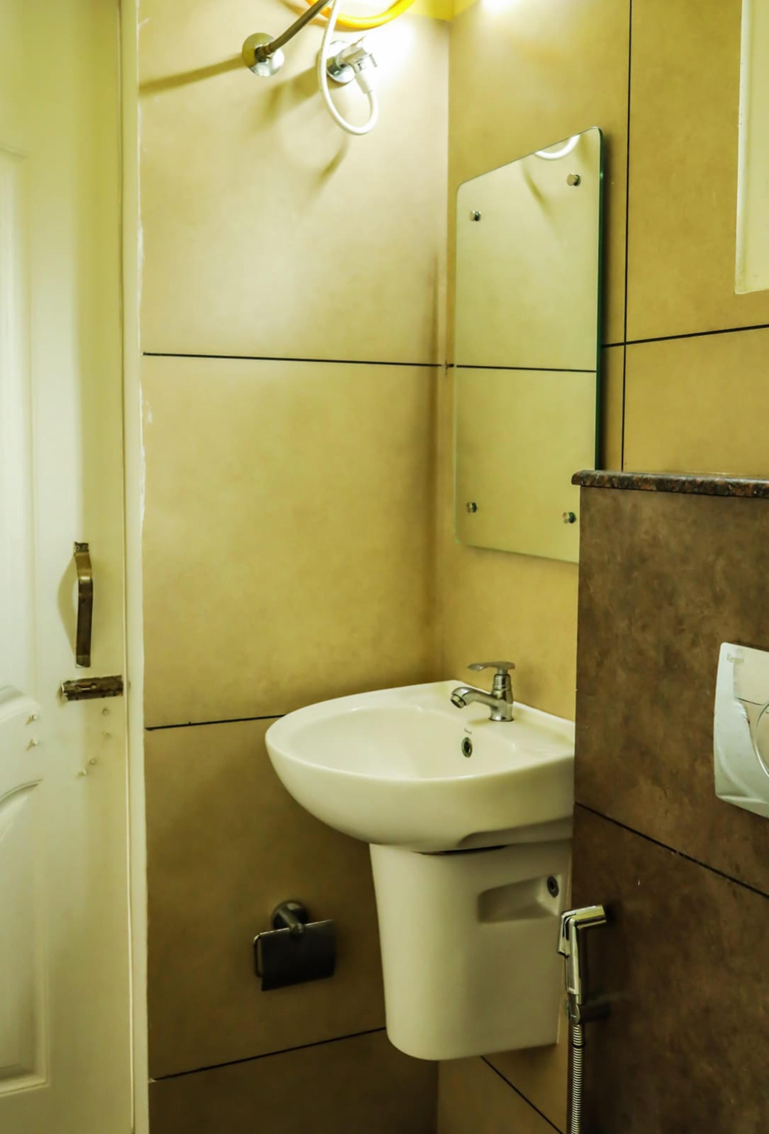 Adonay Inn | Room in an apartment - Tap to explore photos