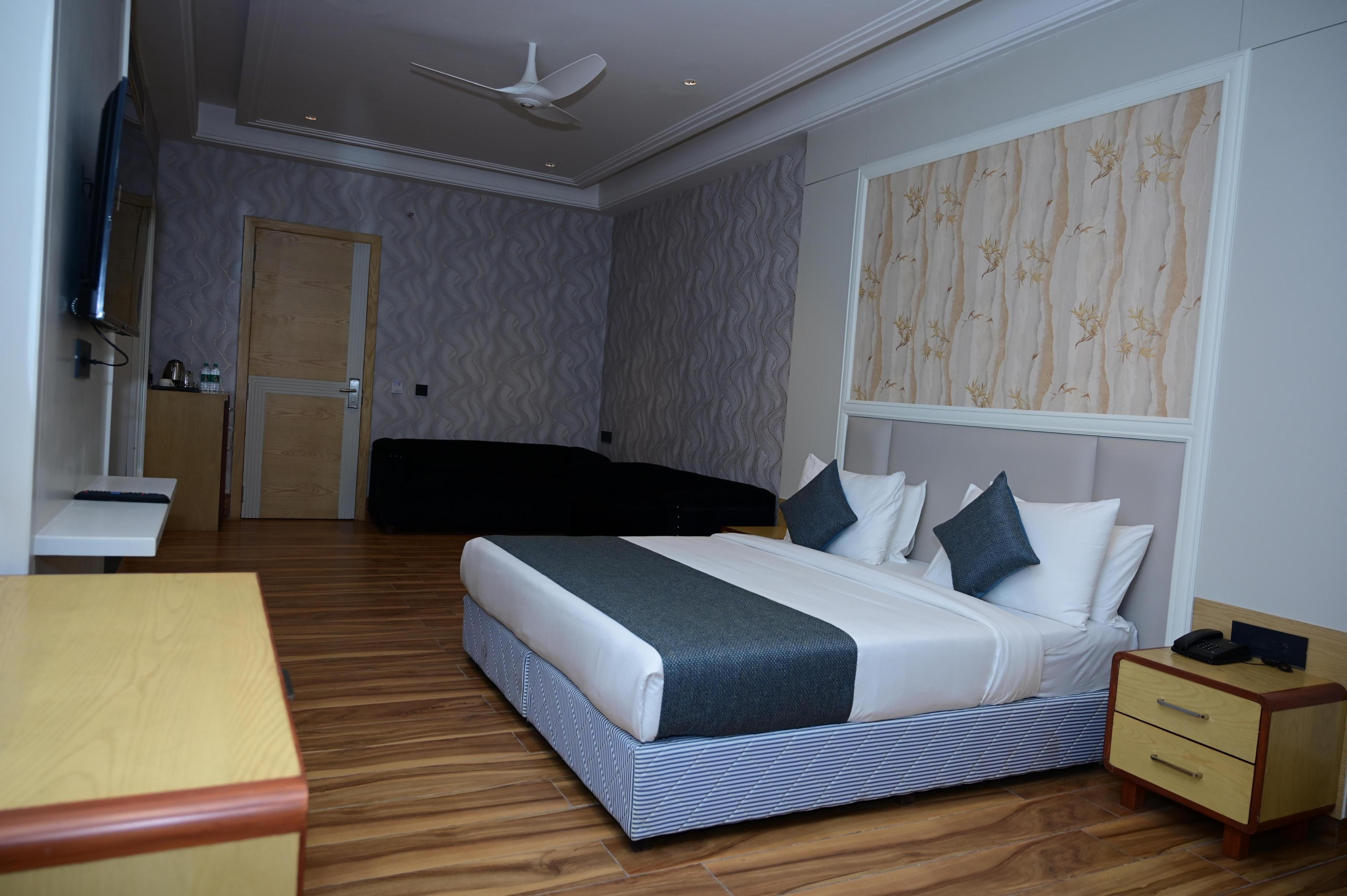 Prakash Continental Room Type - Suite Room With Jacuzzi