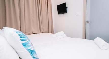 Swing & Pillows - KL Pekeliling Room Type - Deluxe Triple Room