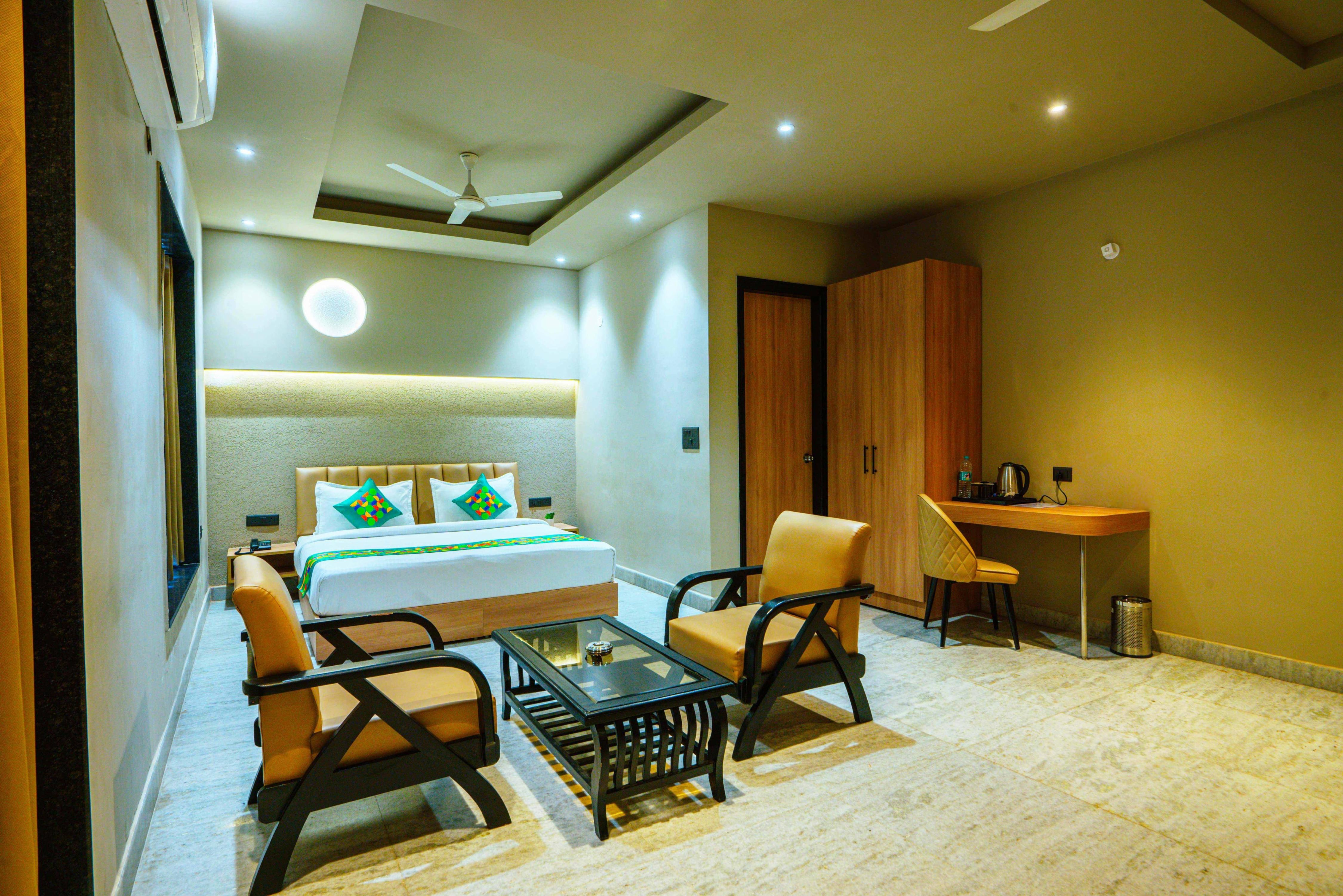 Treebo Royal City Room Type - Spacious Deluxe Room