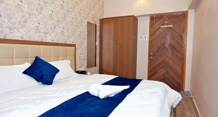 CHAR DHAM PALACE VARANASI Room Type - Deluxe Room