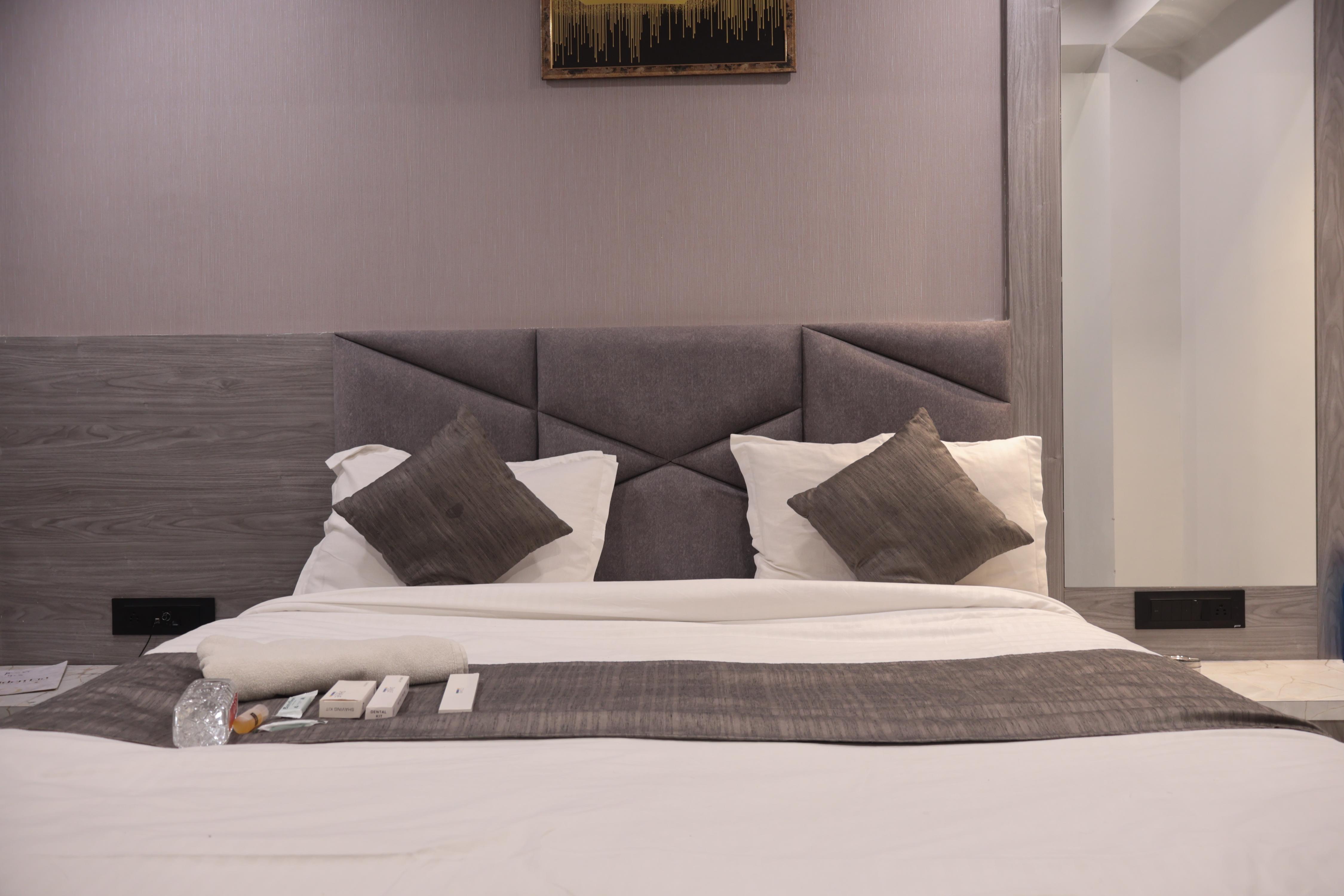 Hotel Dhara Room Type - Deluxe room