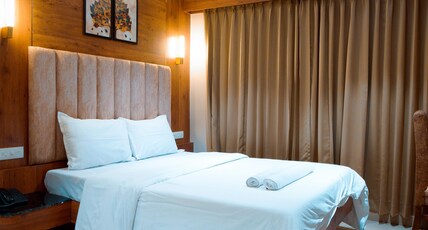 SRI VISHNU GRAND Room Type - Executive Room