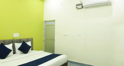 Shree Ram Lalla Room Type - DELUXE A.C TRIPLE WITH SOFA COMBED