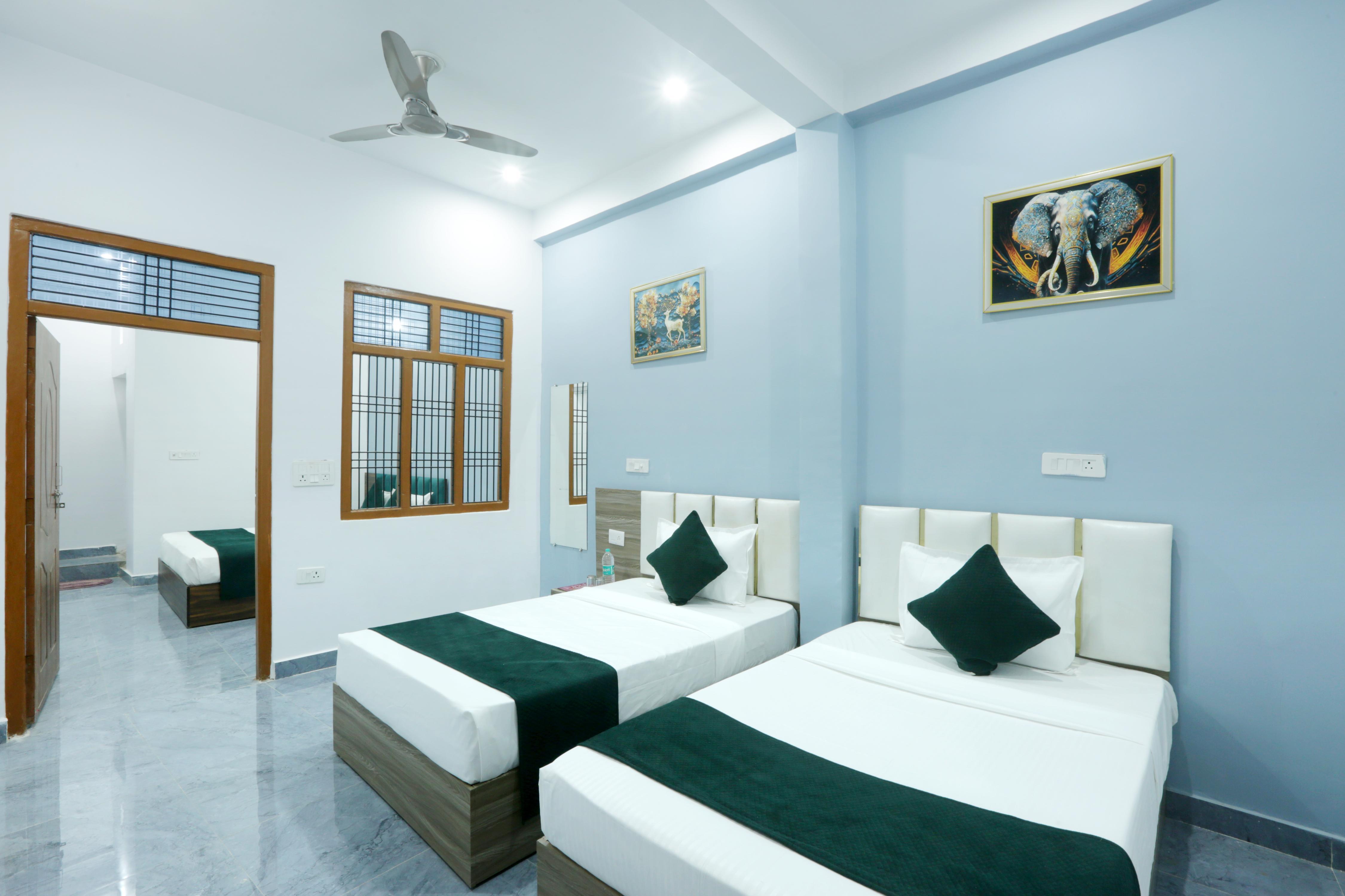 Shree Ram Lalla Room Type - A.C BIG FAMILY & GROUP SUITES (7 ADULTS)
