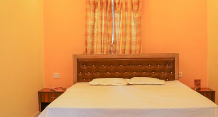 SAKSHI STAYS Room in a Villa Room Type - LOTUS