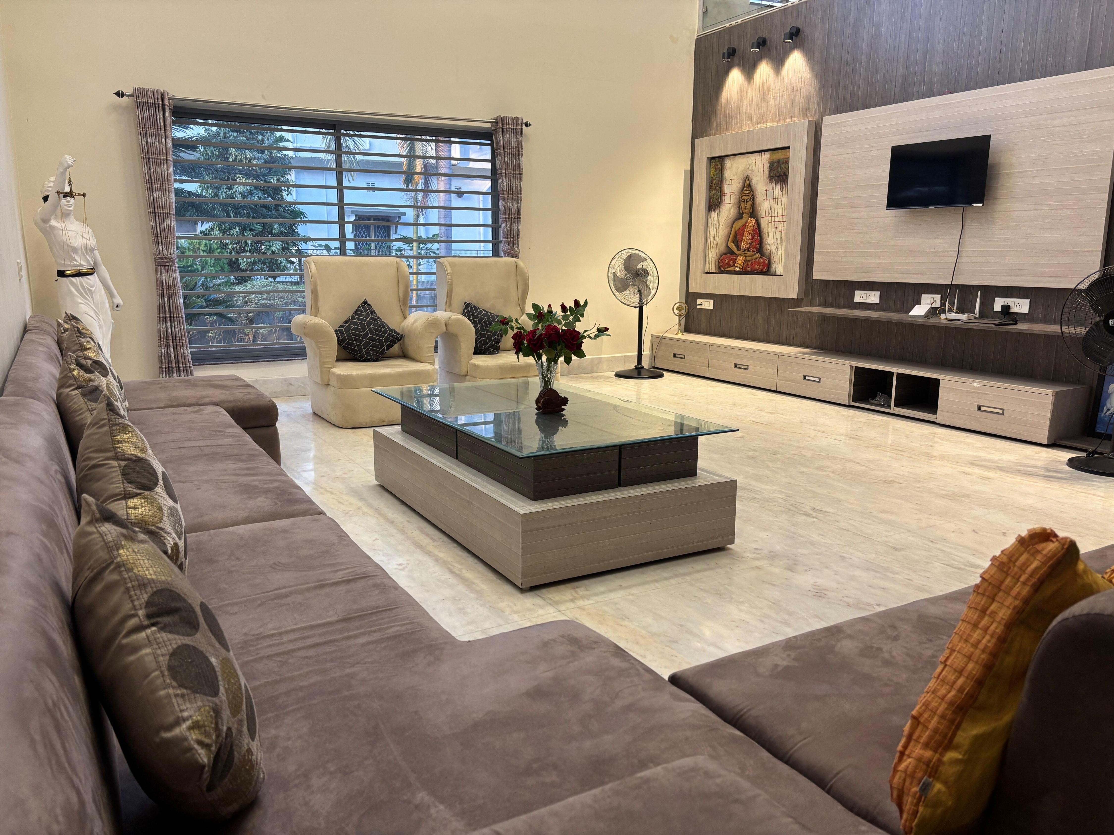 LUXURIOUS VILLA WITH 3 AC BEDROOMS & FREE PARKING - Tap to explore photos