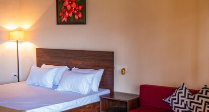 AppleStays Bogun Villa Retreat Room Type - Deluxe Room