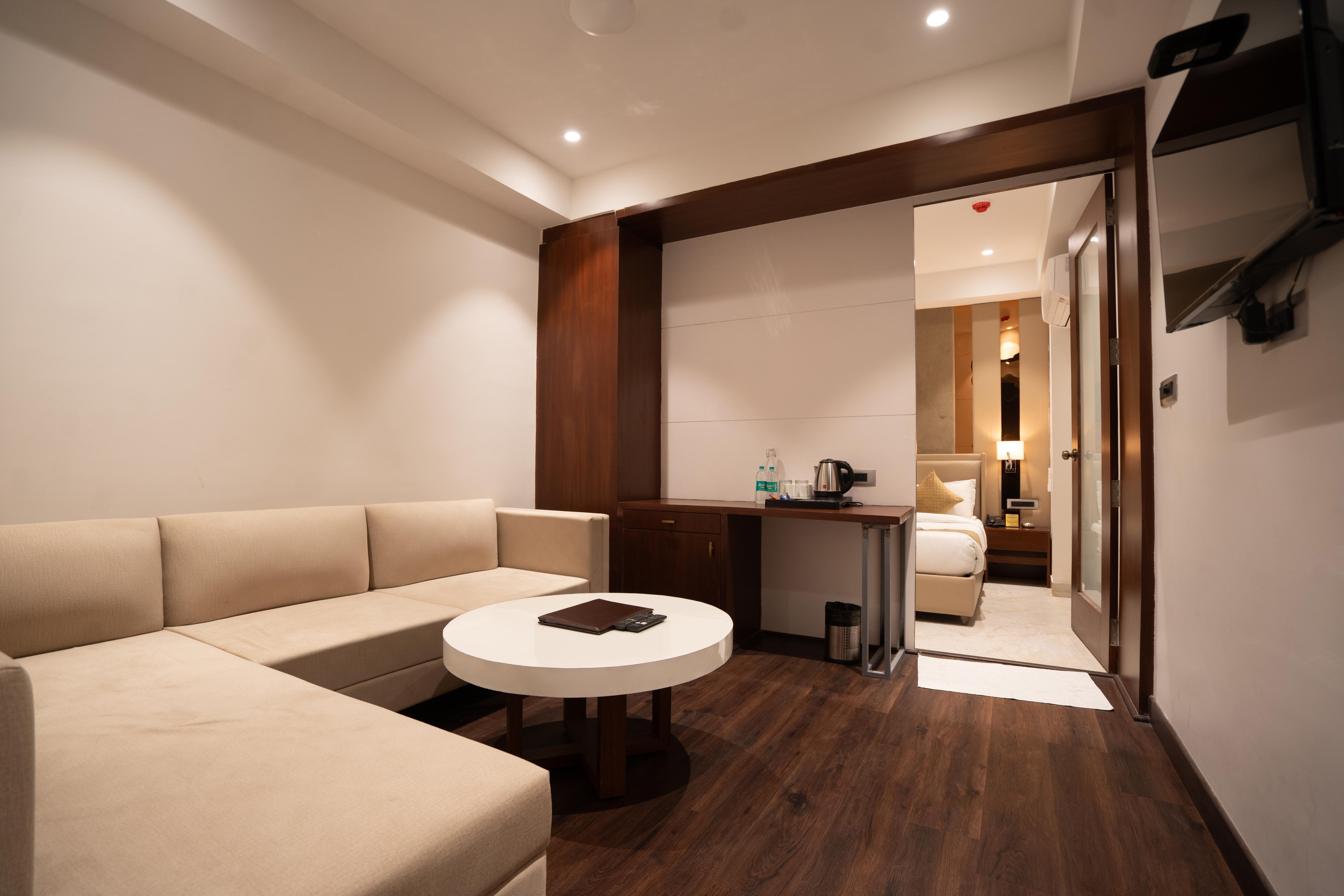 AUREA BY THE WALLFLOWER HOTELS Room Type - Royal Suite with Living Room