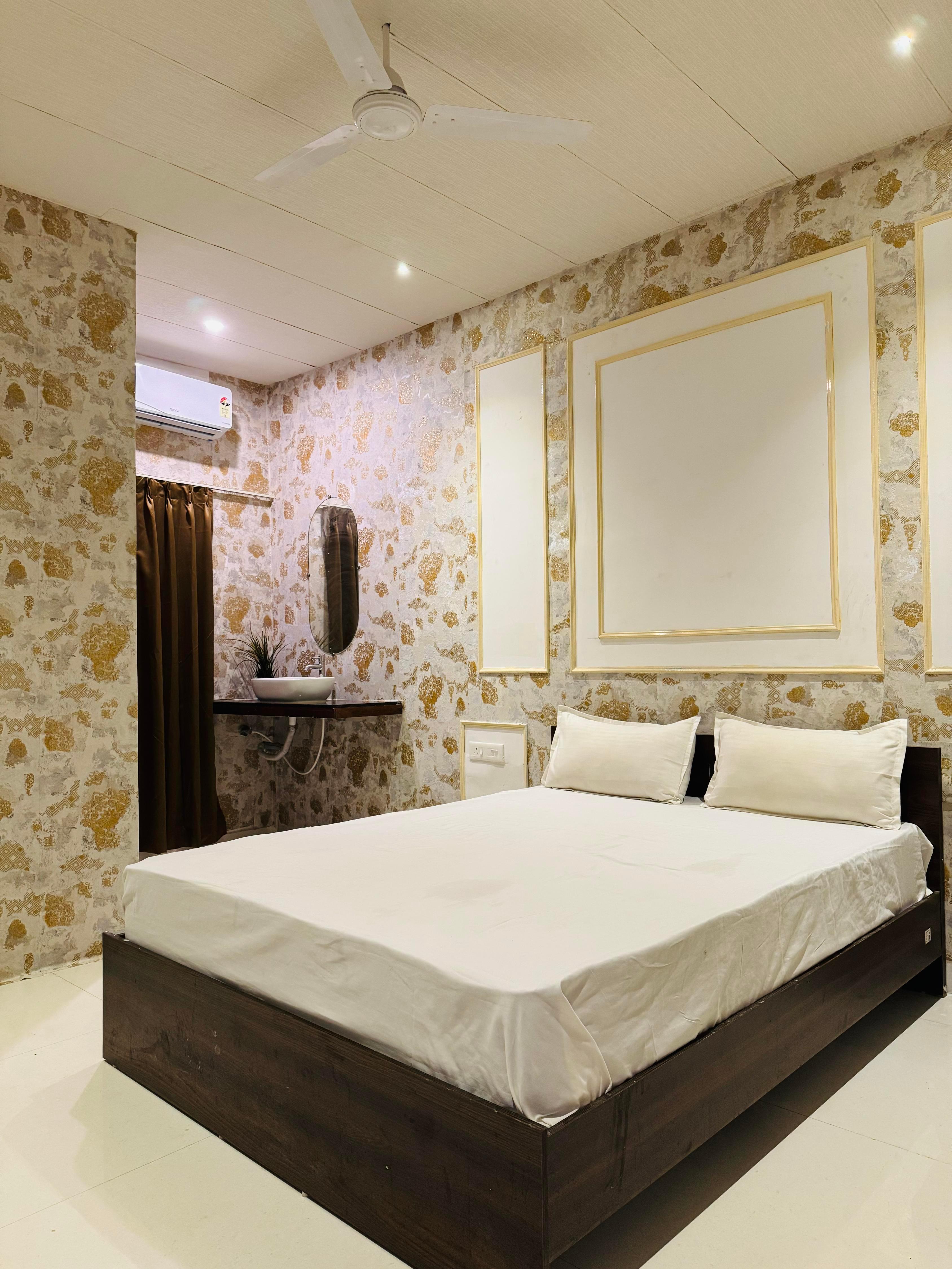 SNR CLOUD9 HOTELS - Tap to explore photos