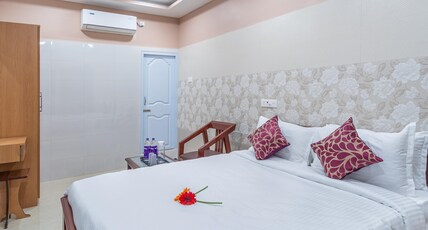 Sam Residency Room Type - Deluxe Queen Room Sam Residency Room Type - Deluxe Queen Room