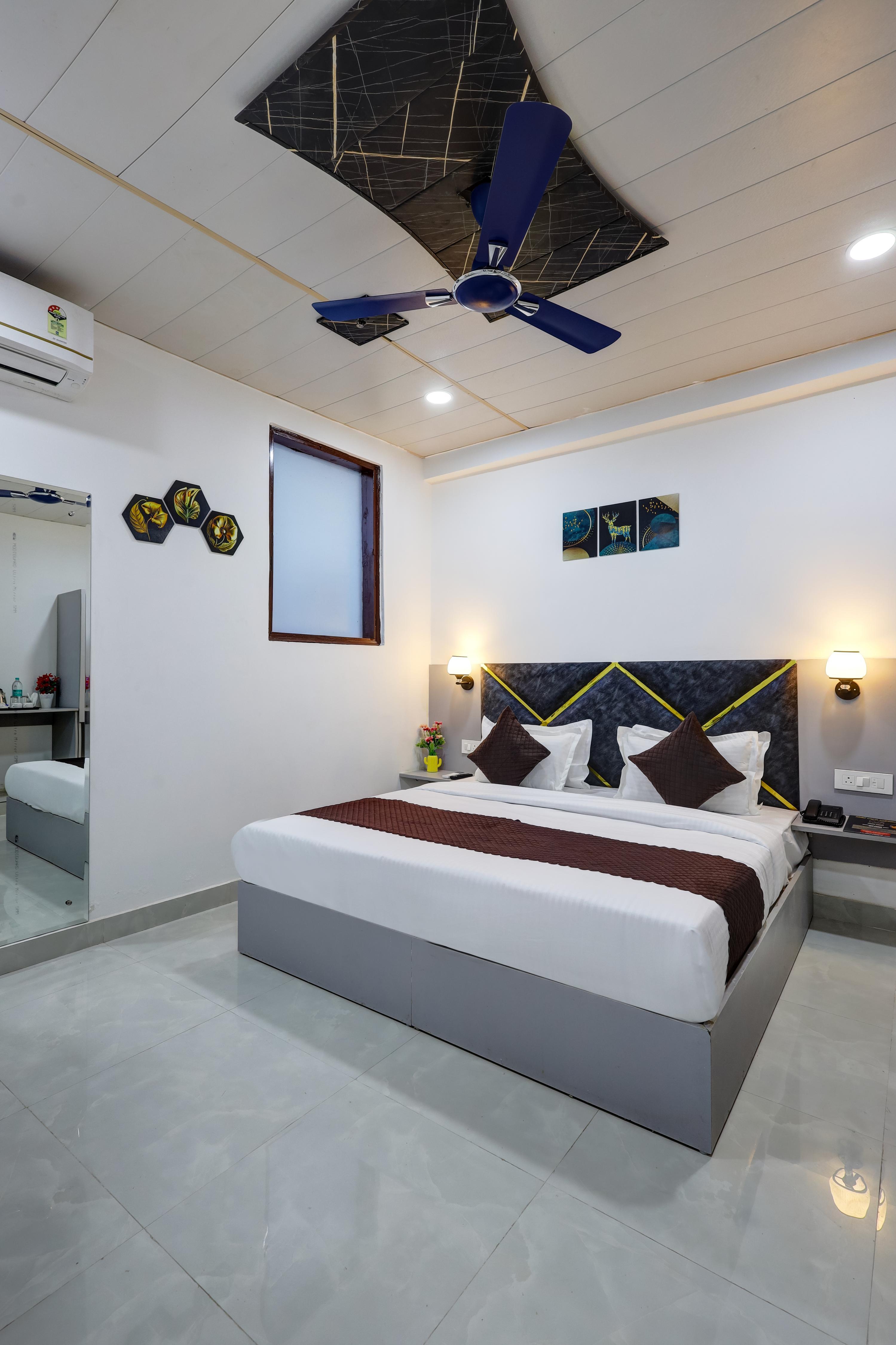 Hotel Warm Welcome Inn 26 - Near Sector 18 Metro Noida - Tap to explore photos