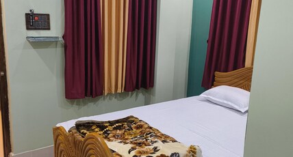 ADITYA GUEST HOUSE Room Type - DELUXE QUEEN SIZE ROOM (NON AC)