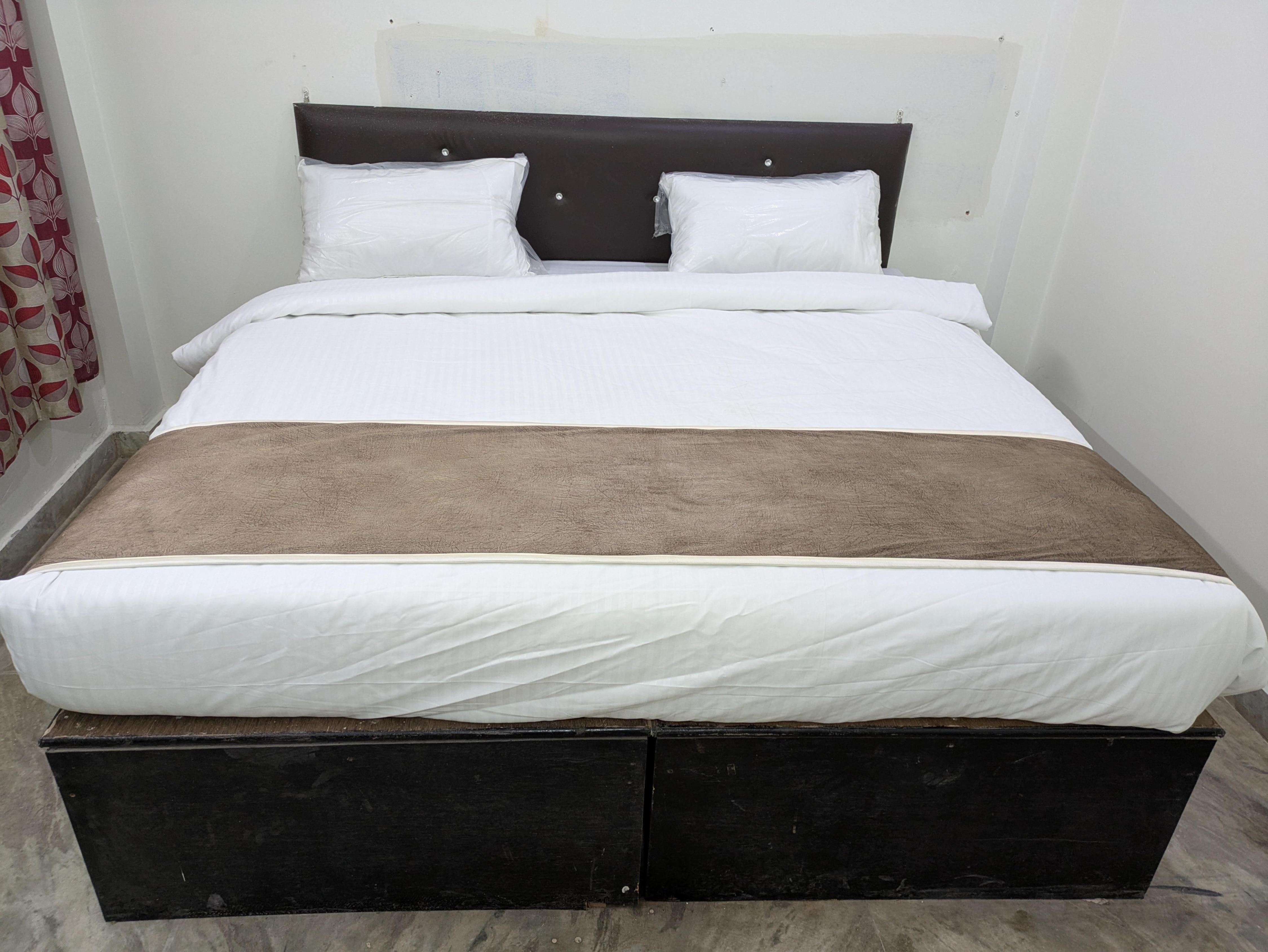 Narayan Palace - Tap to explore photos