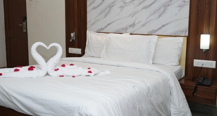 Sri Sai Residence Room Type - Deluxe Double Room