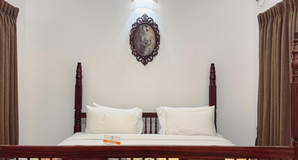 Bel Abri Colonial Living Room Type - Deluxe Room