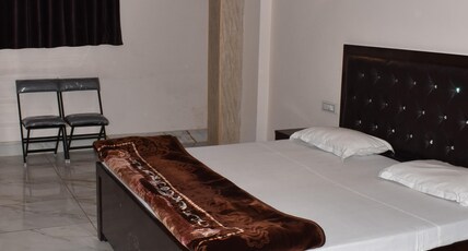 Hotel Prakash Paradise Room Type - Deluxe Room