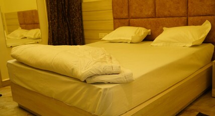 Hotel ashok's room bar banquet hall amritsar Room Type - Deluxe Double bedroom