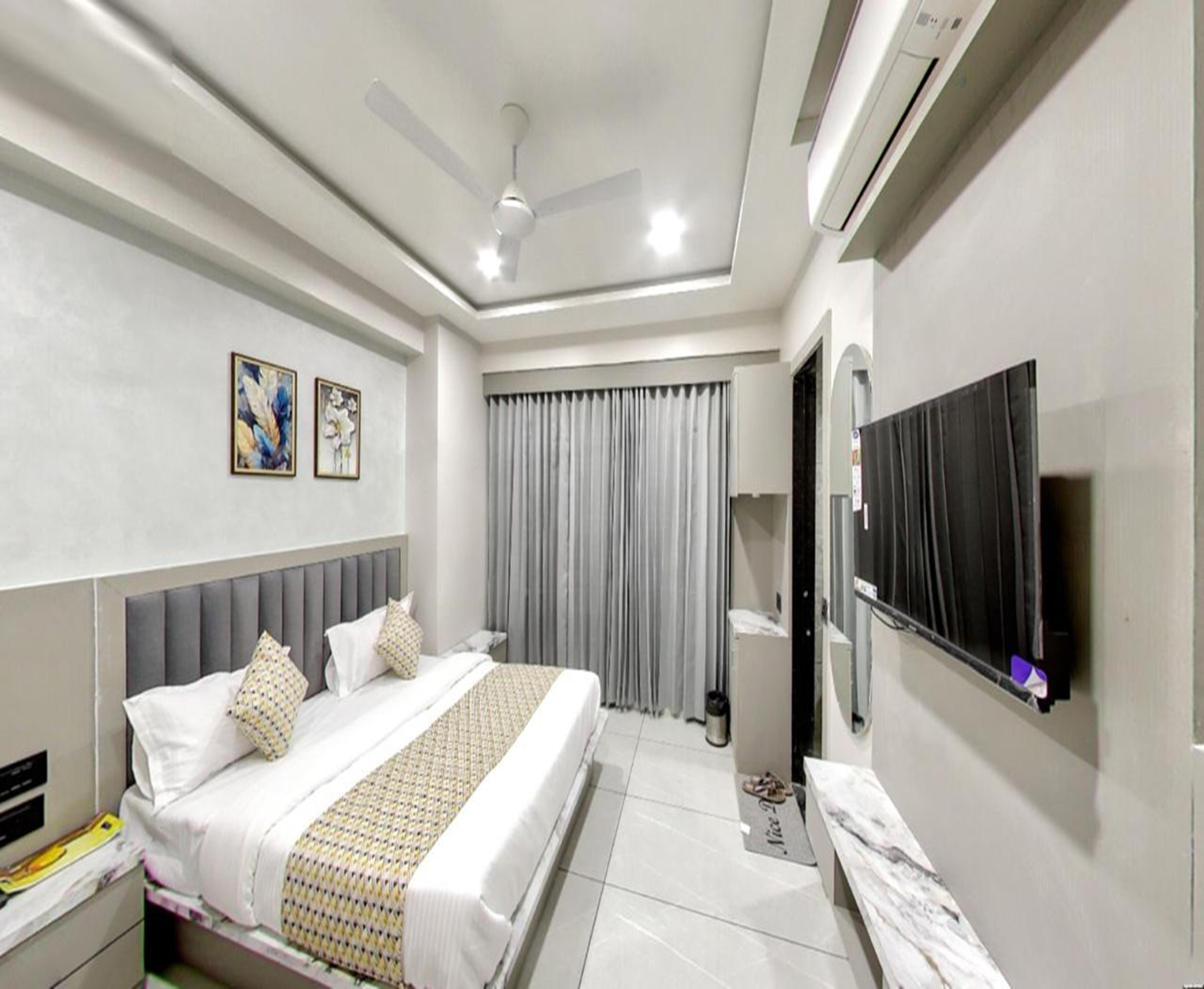 Hotel Shivalik - Tap to explore photos