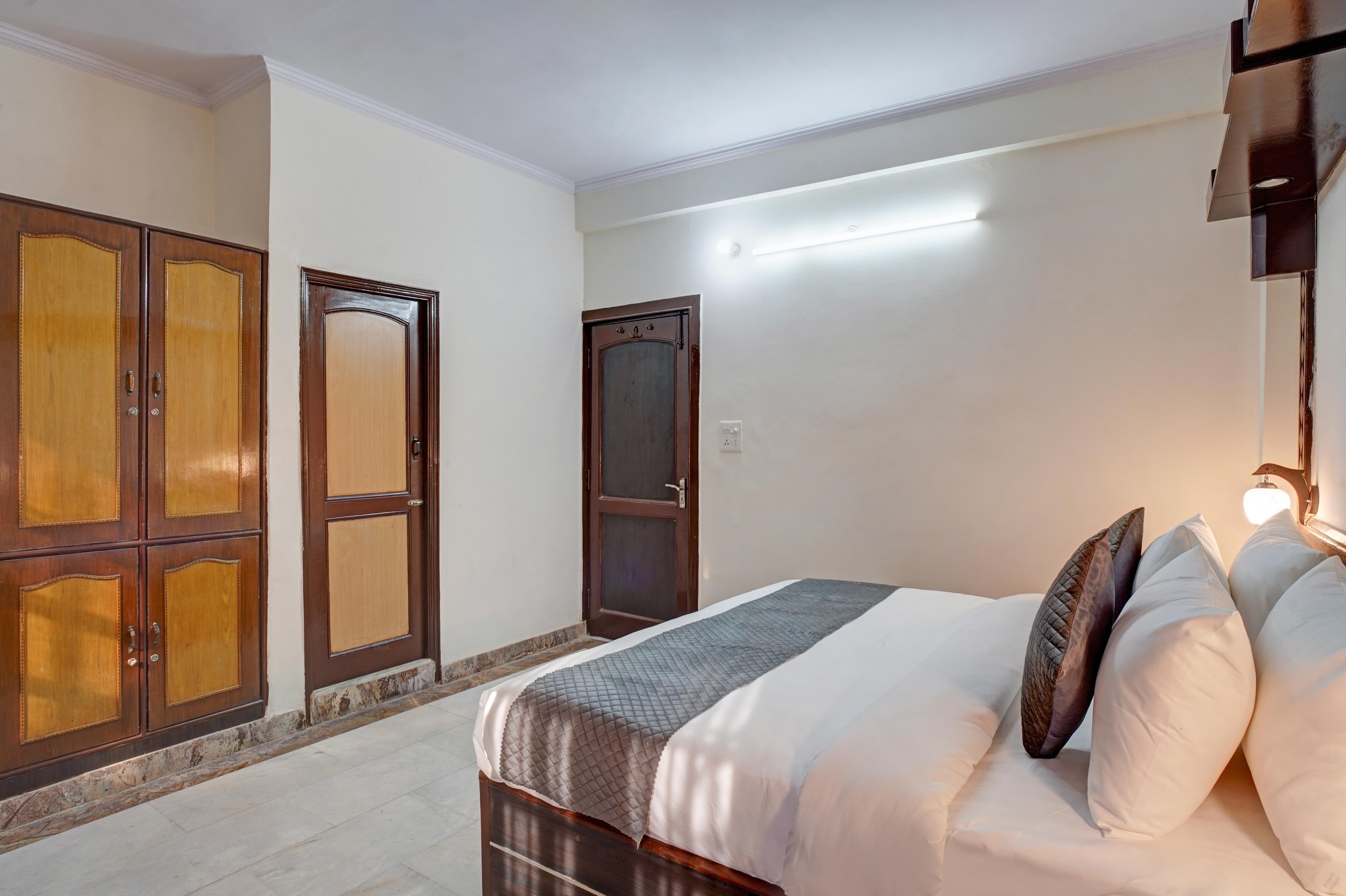 Hotel Prithvi Palace Near GZB Railway Station - Tap to explore photos