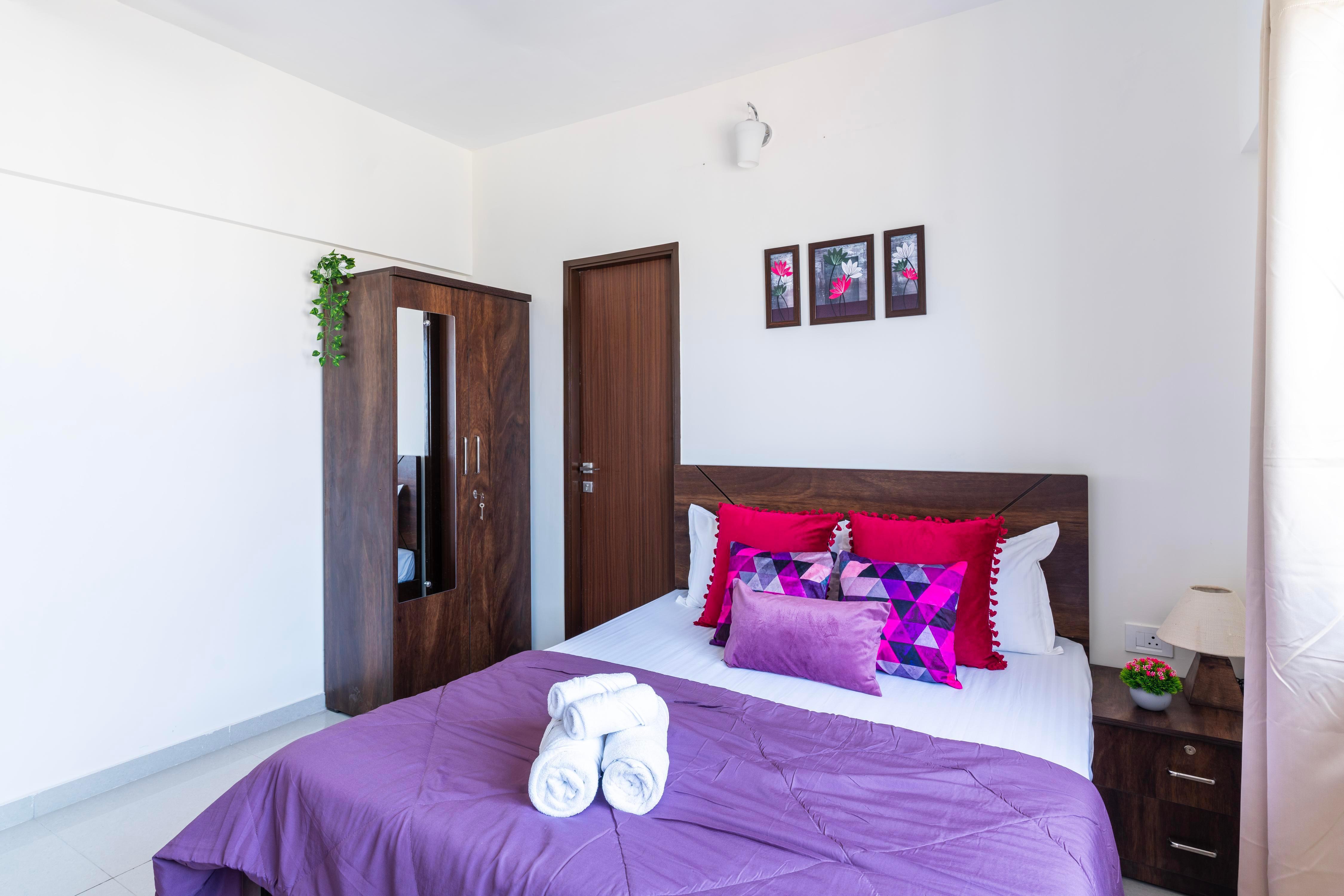 Skyline View 2bhk Apt near Oberoi Mall & NESCO - Tap to explore photos