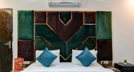 Hotel Double RR Near New Delhi Railway station & Connaught Place Room Type - Deluxe Rooms