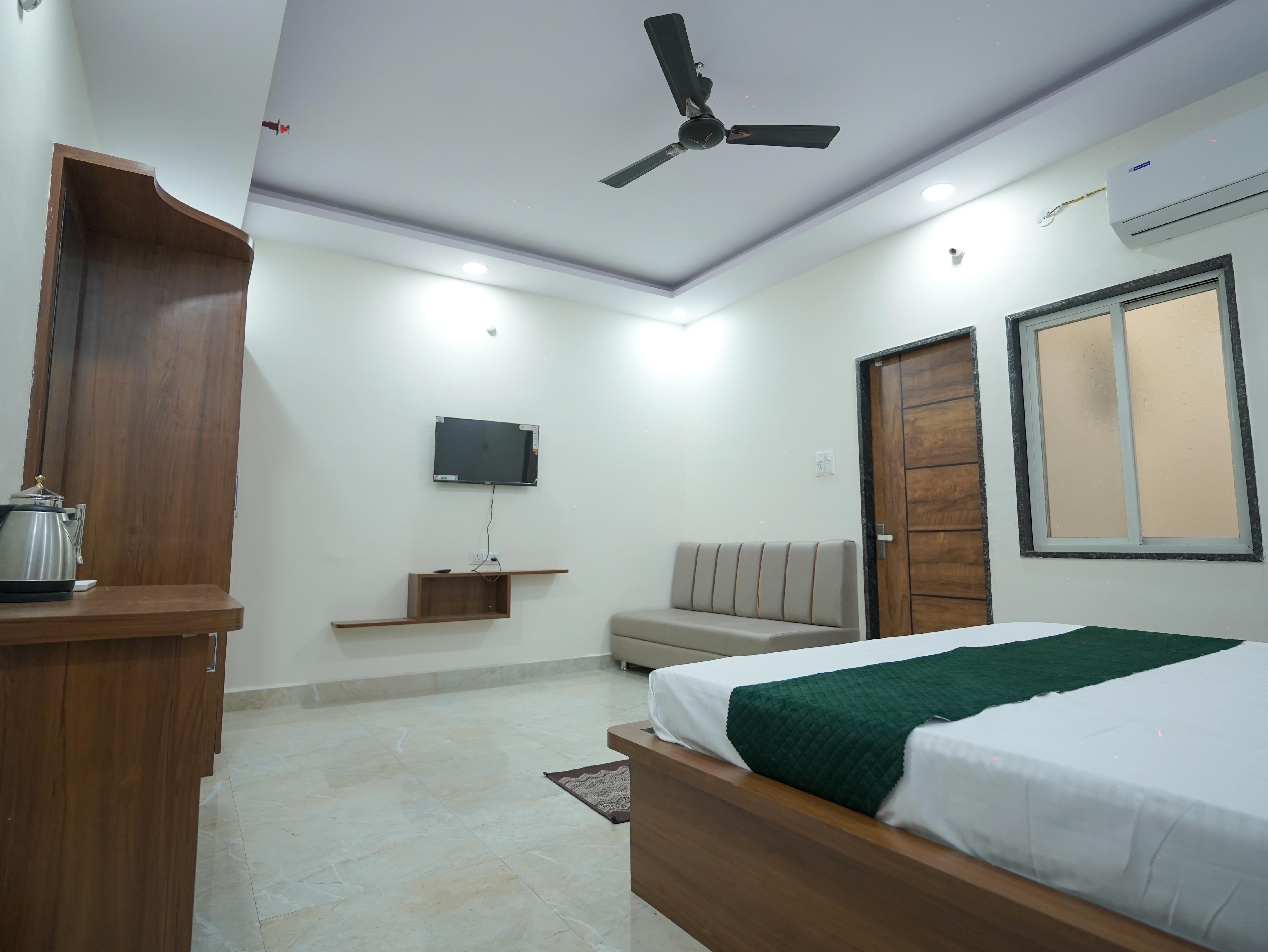 HOTEL AMOGH PALACE Room Type - Super Deluxe Room