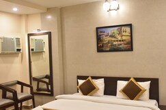 Puri Inn | 5 Min from Kashi Vishwanath