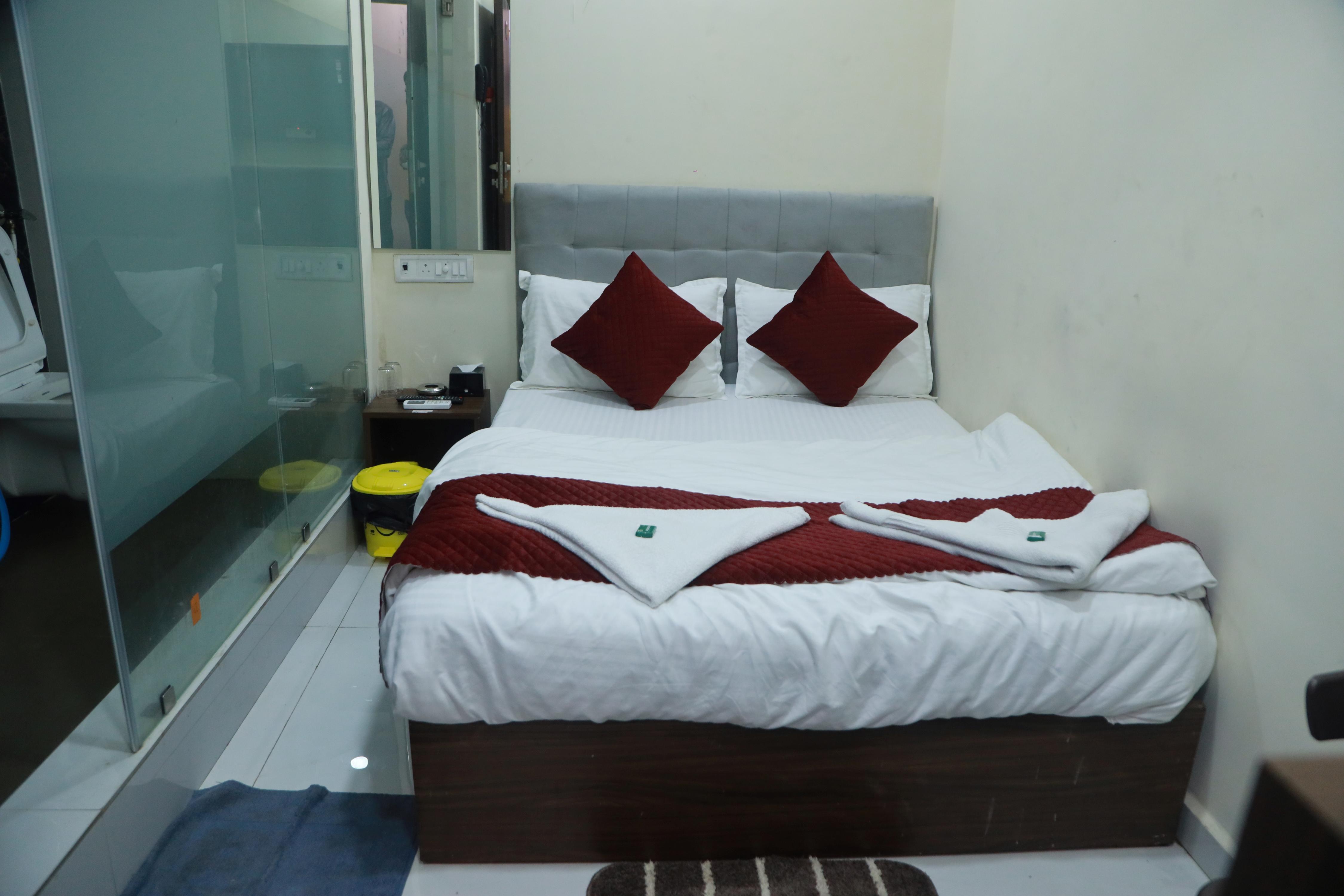 HOTEL LEXUS.5 - Tap to explore photos