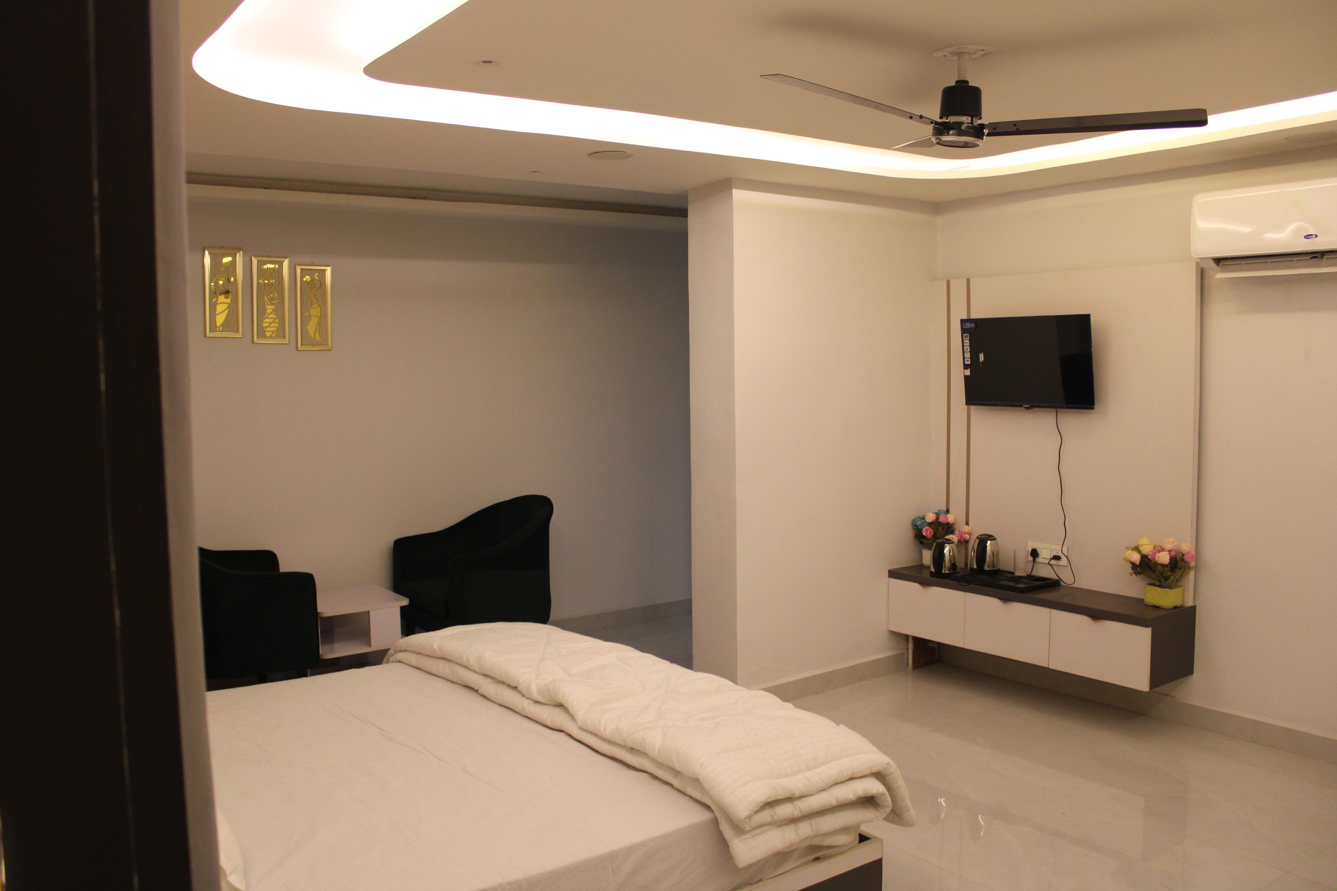 Gold Stone Hotel Room Type - Deluxe Room