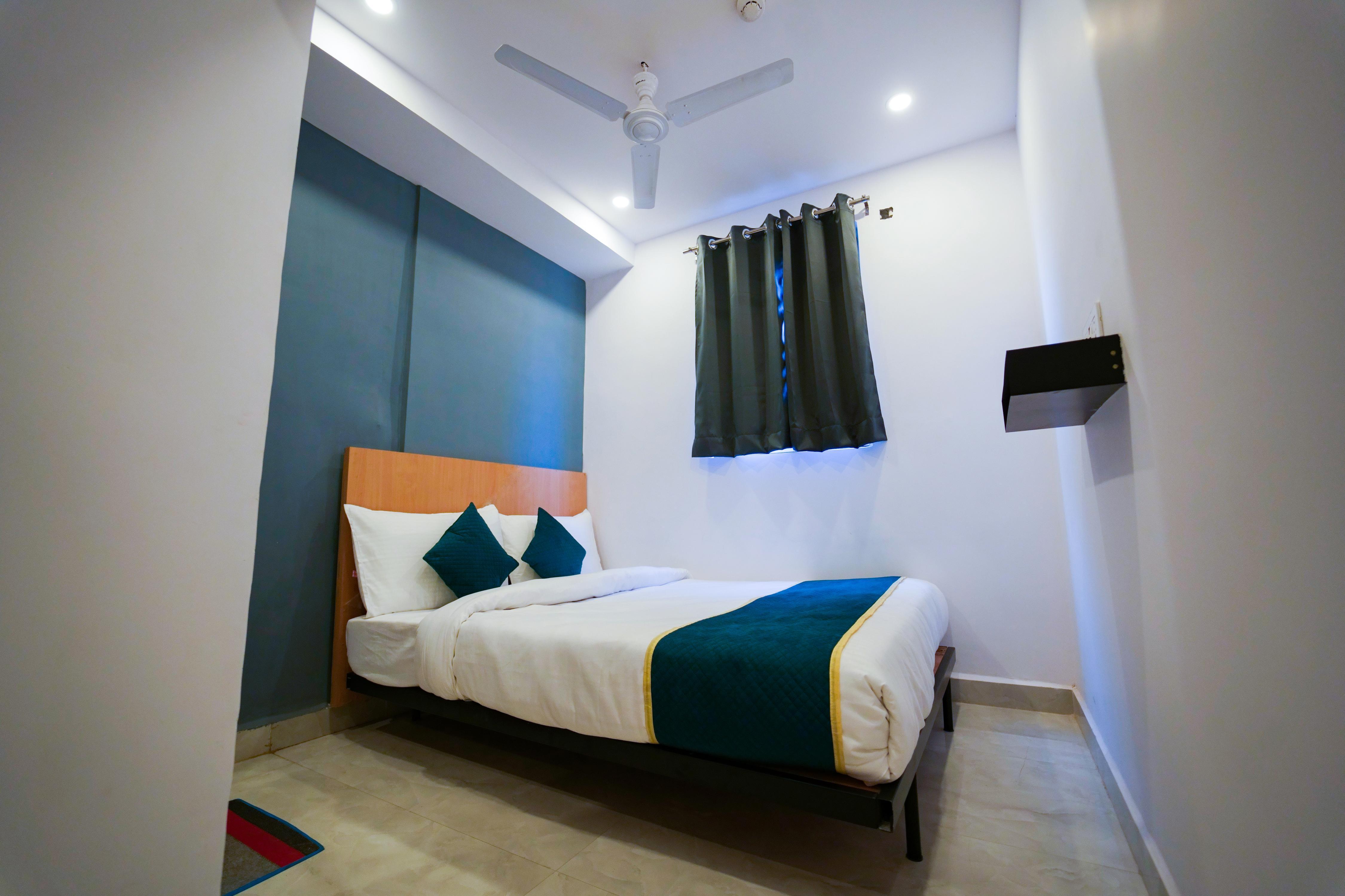 Hotel Vivek Inn - Tap to explore photos