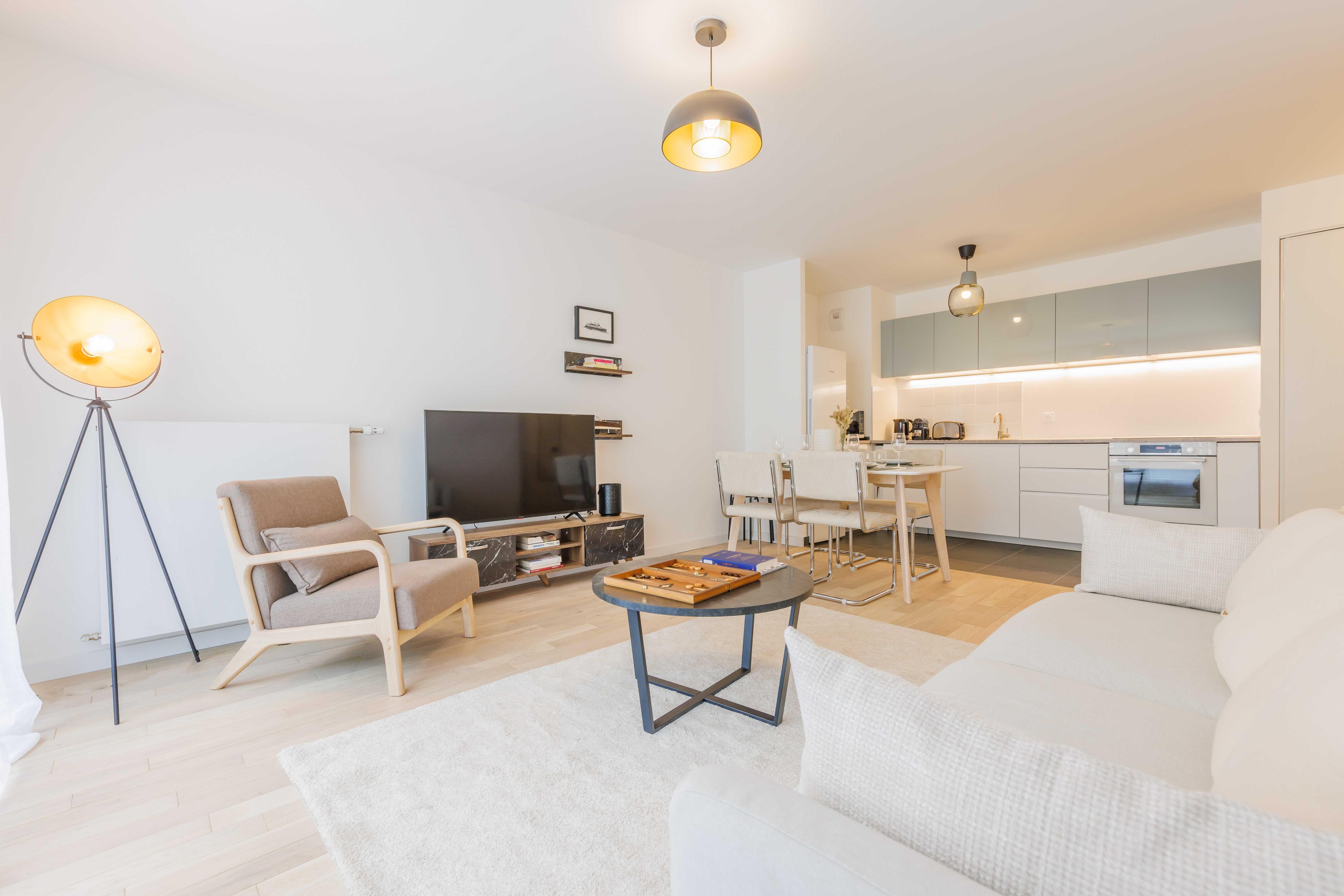 Modern apartment - 2BR/5P - Puces de Saint-Ouen - Tap to explore photos