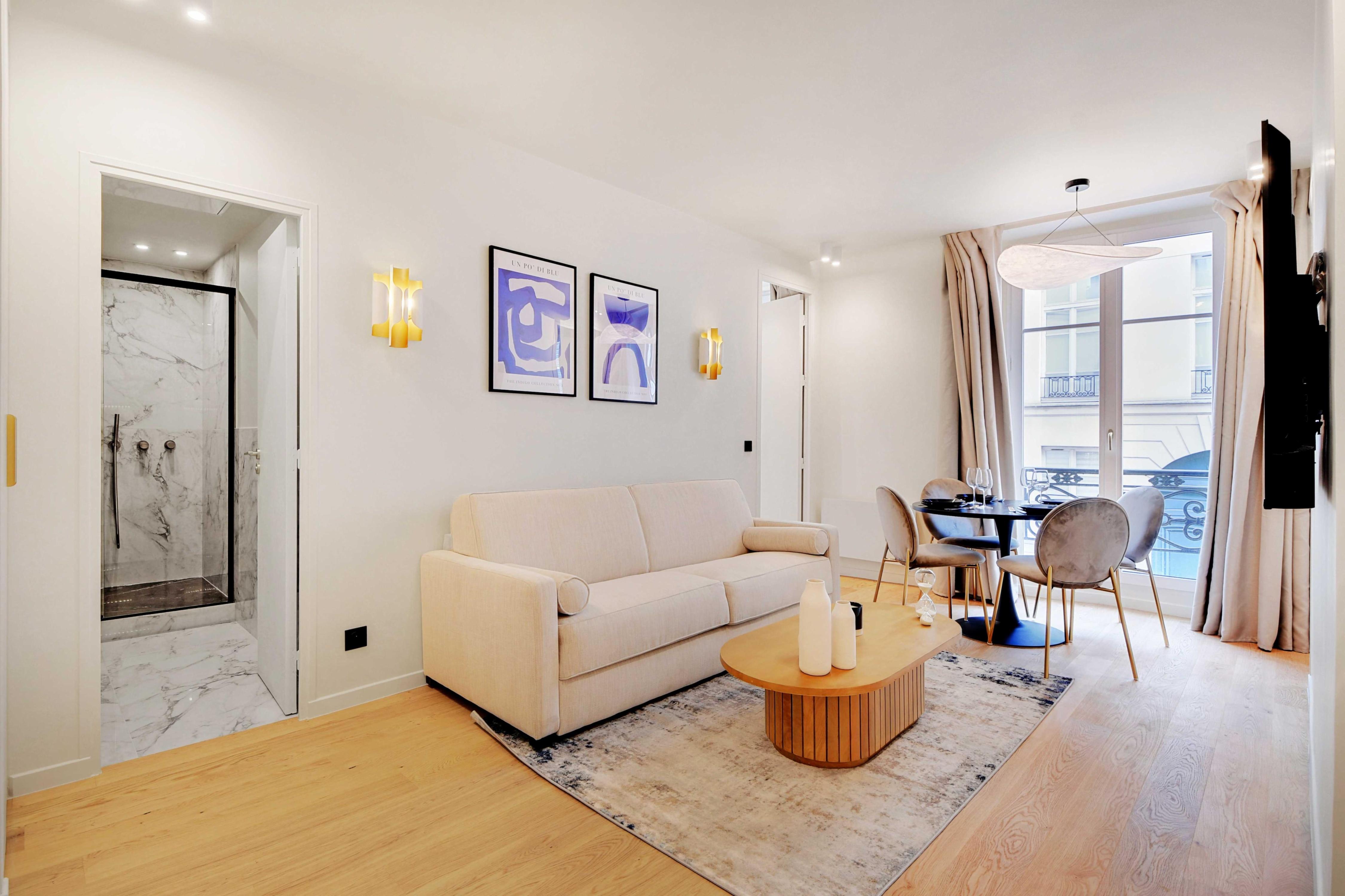 Elegant Apartment 2BR 6P Opera - Tap to explore photos