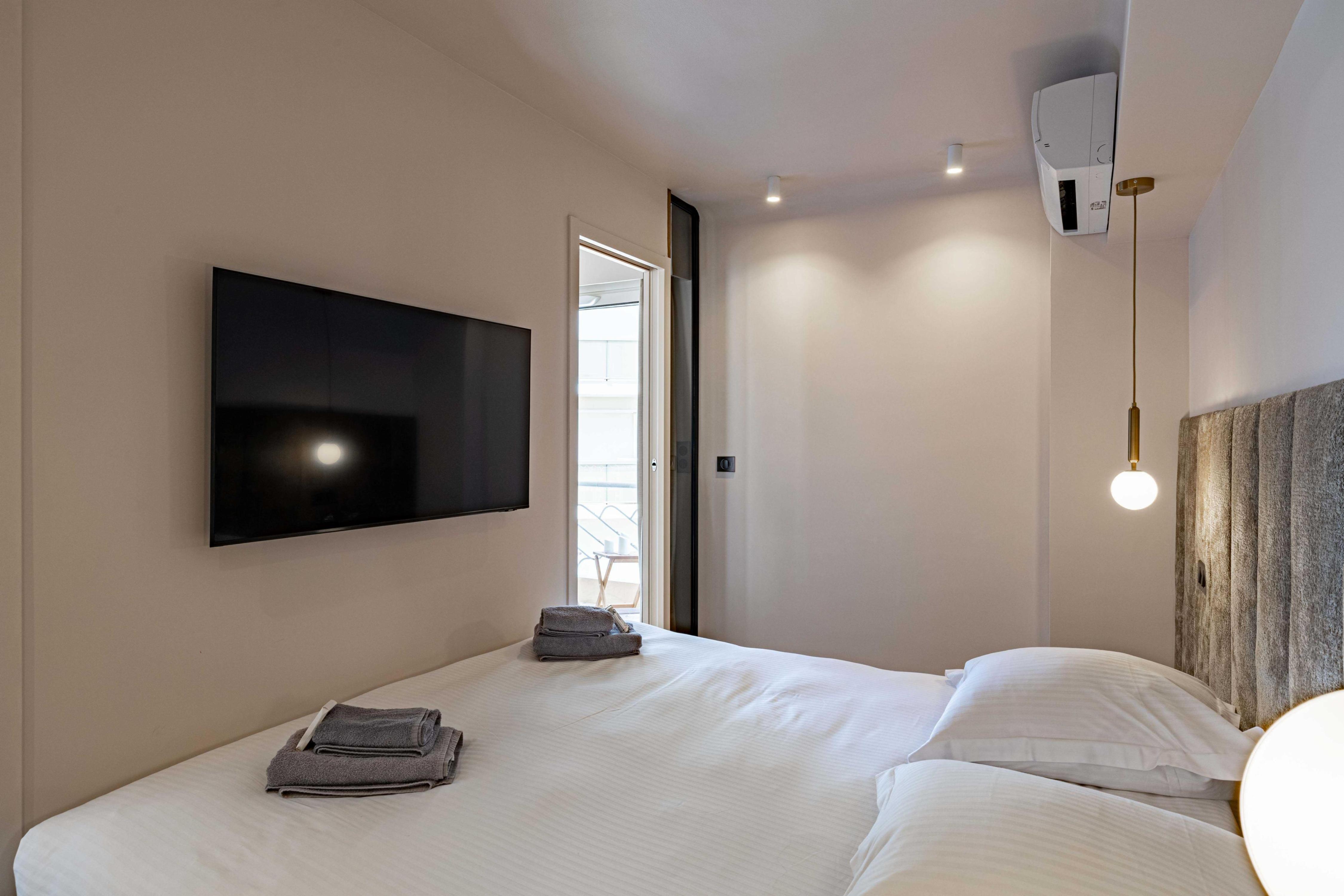 Beautiful renovated flat - close to Martinez Hotel - Tap to explore photos
