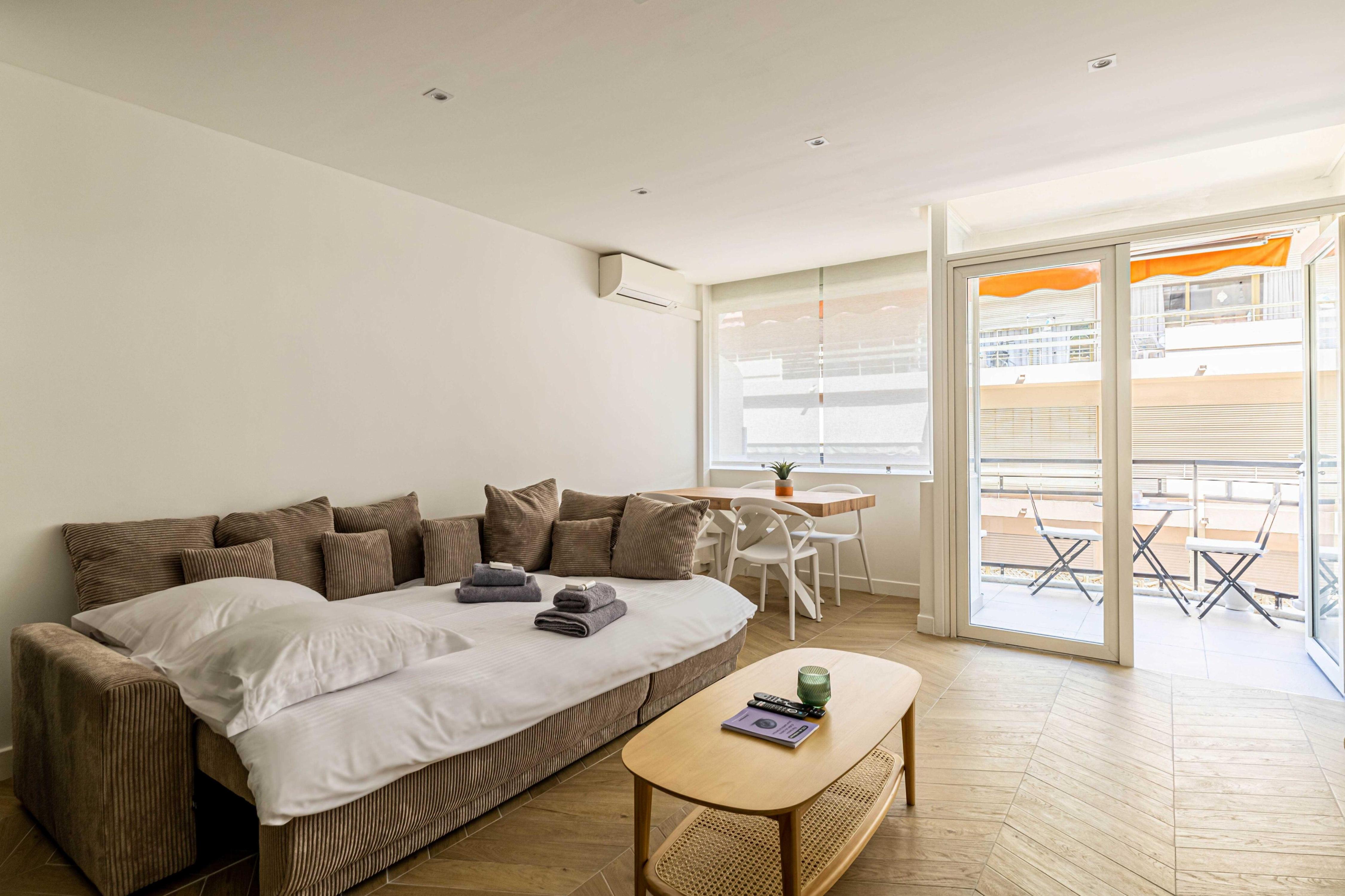 Cozy renovated apartment - close to Martinez Hotel