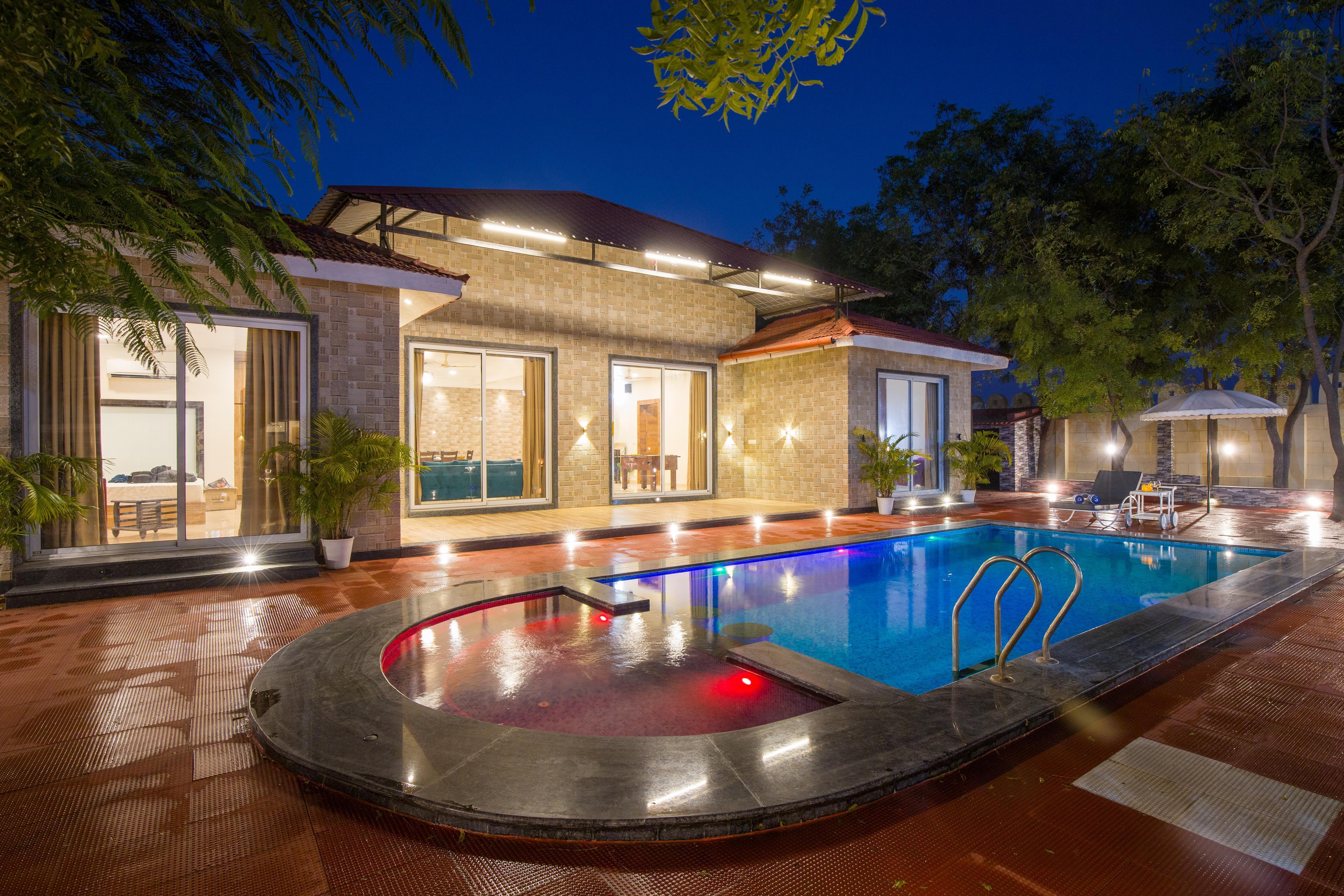 Alaya Stays 5 BHK Roohmon's Farm with Private Pool, Garden & Bar