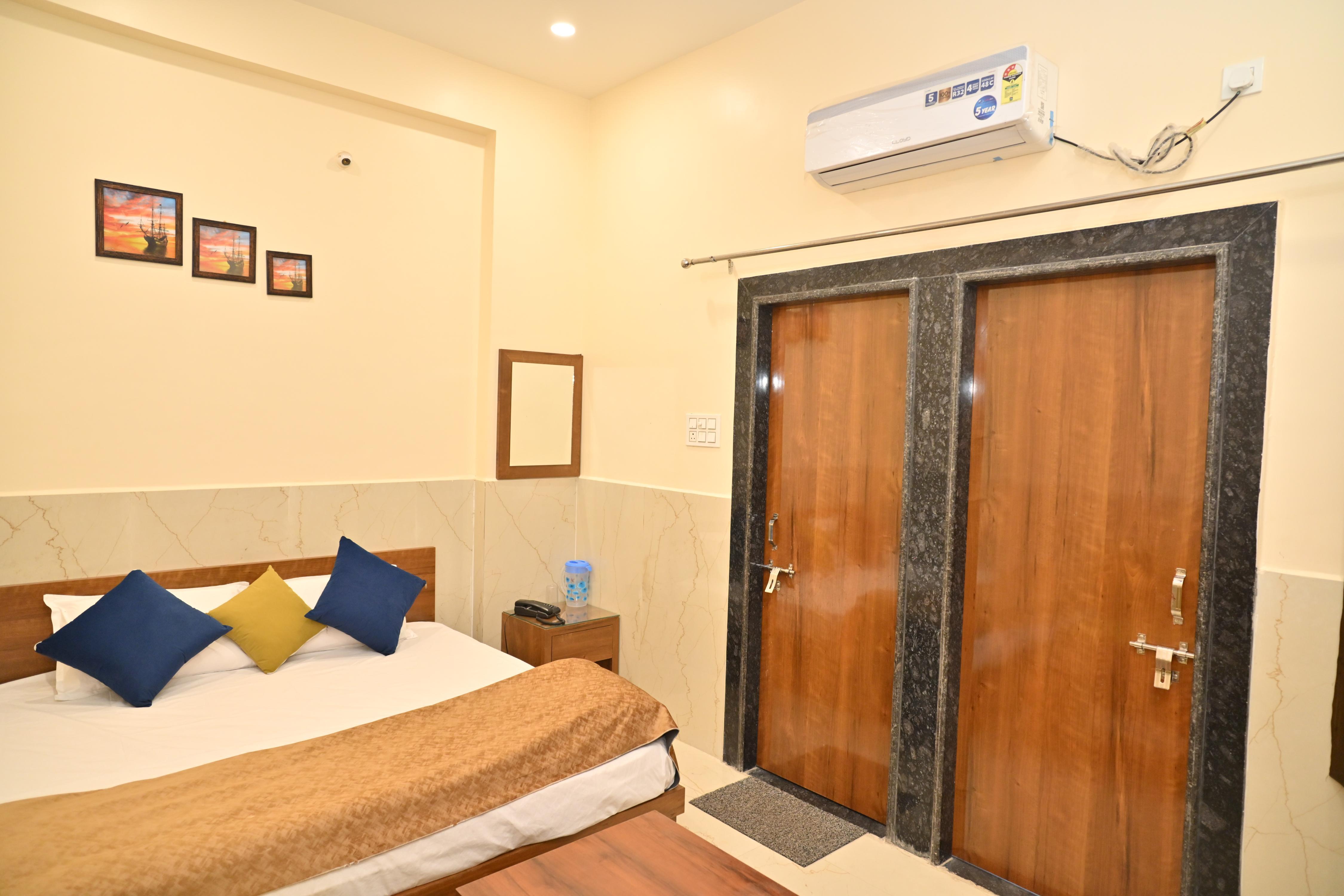 Hotel GPS Inn Room Type - Super Delux Room