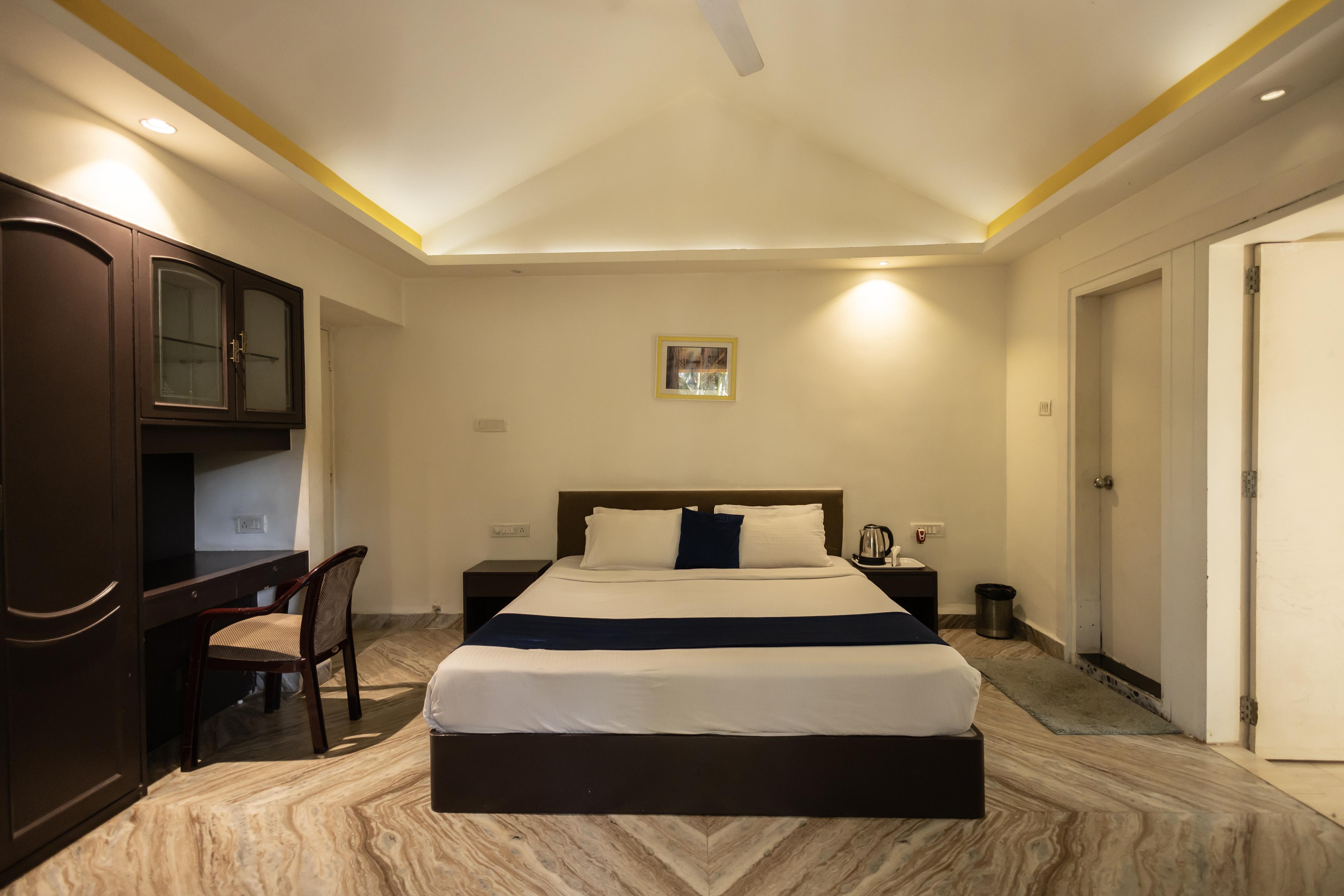 Salside 6bhk Water's Edge Villa - Tap to explore photos